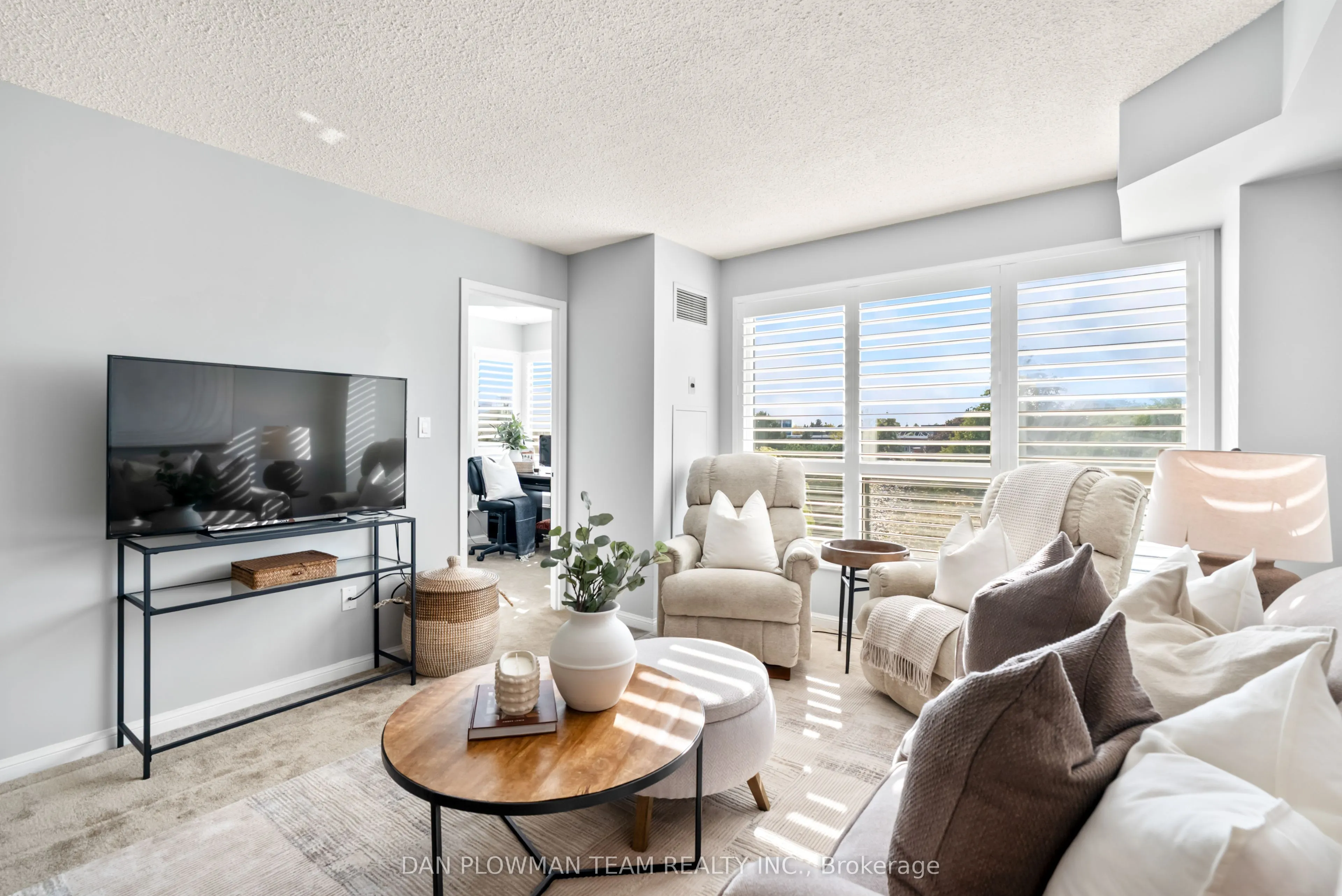 712 Rossland Road E, #609