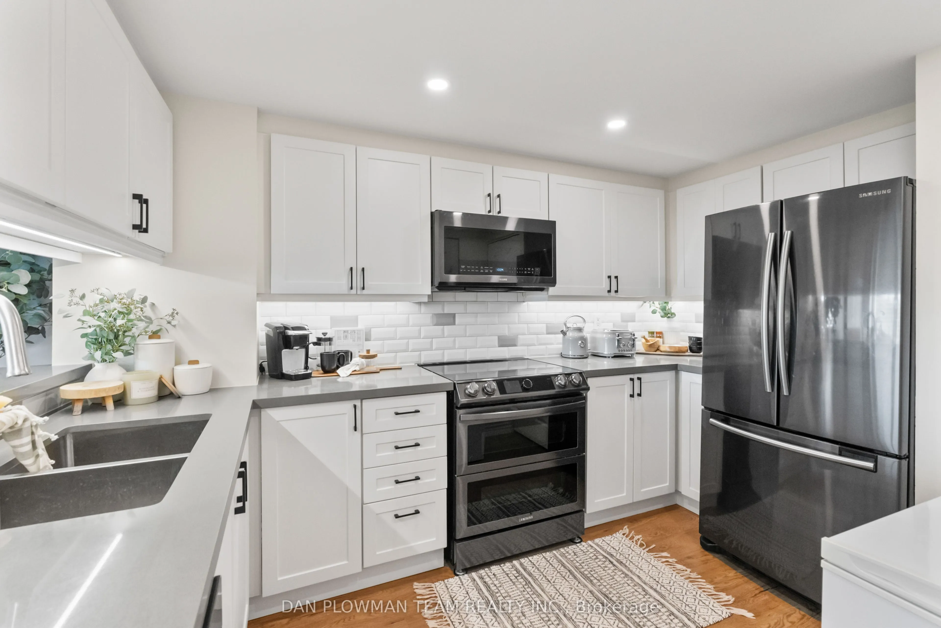 712 Rossland Road E, #609