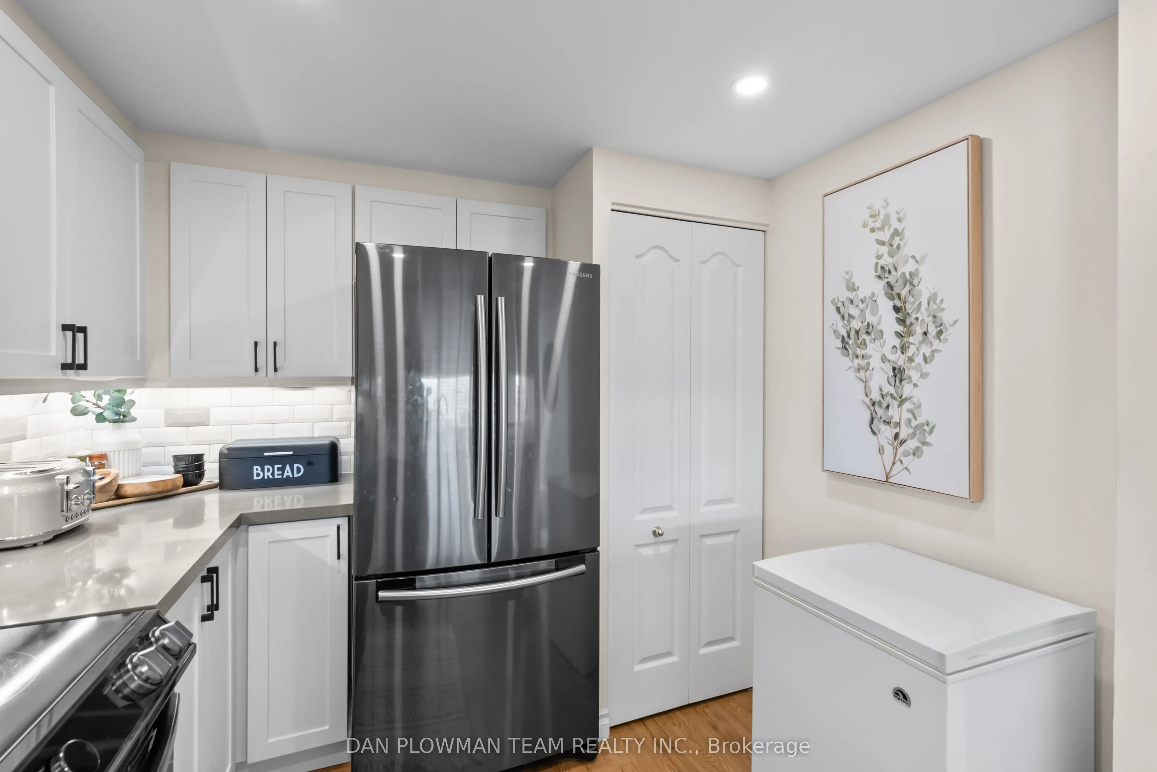 712 Rossland Road E, #609