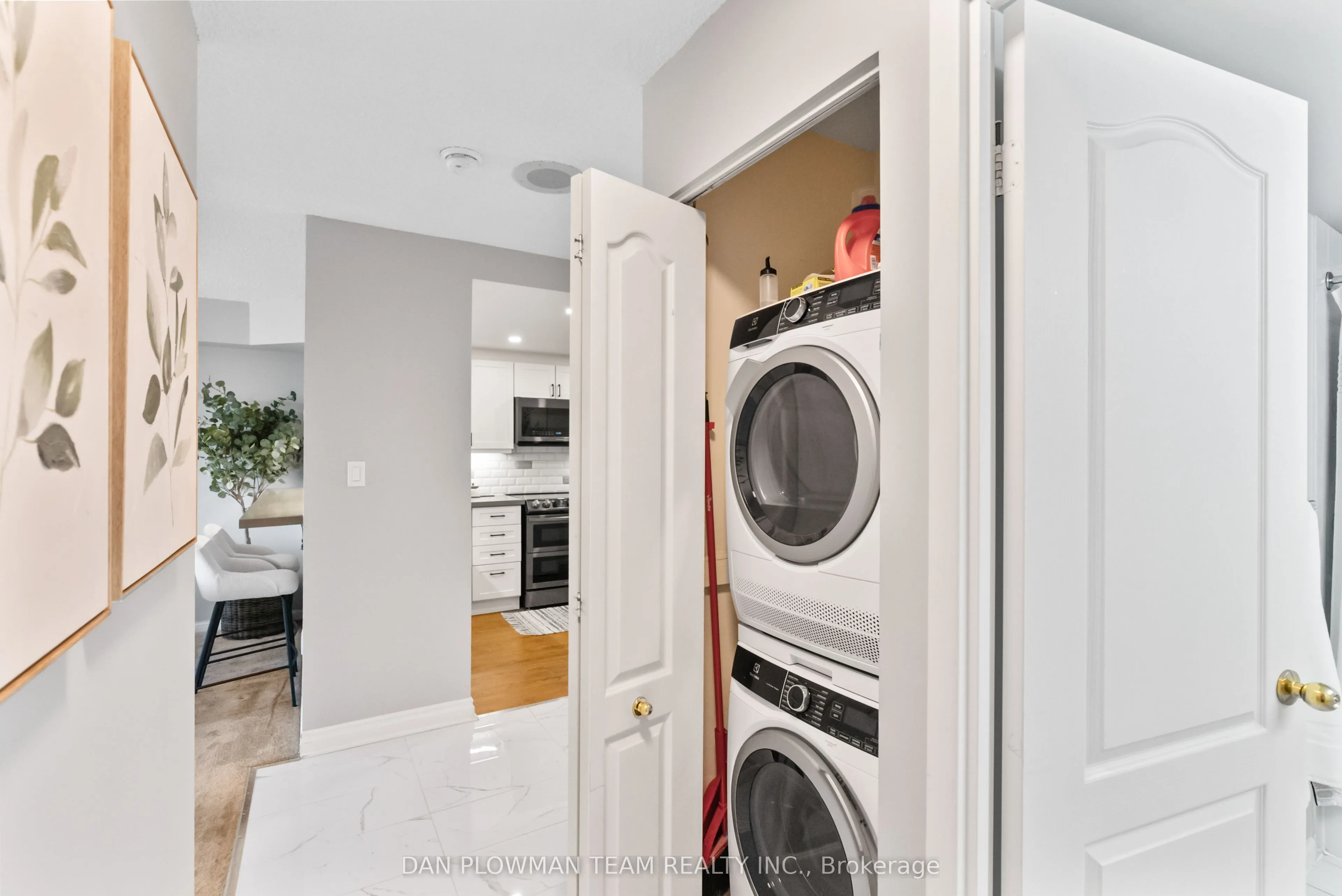 712 Rossland Road E, #609