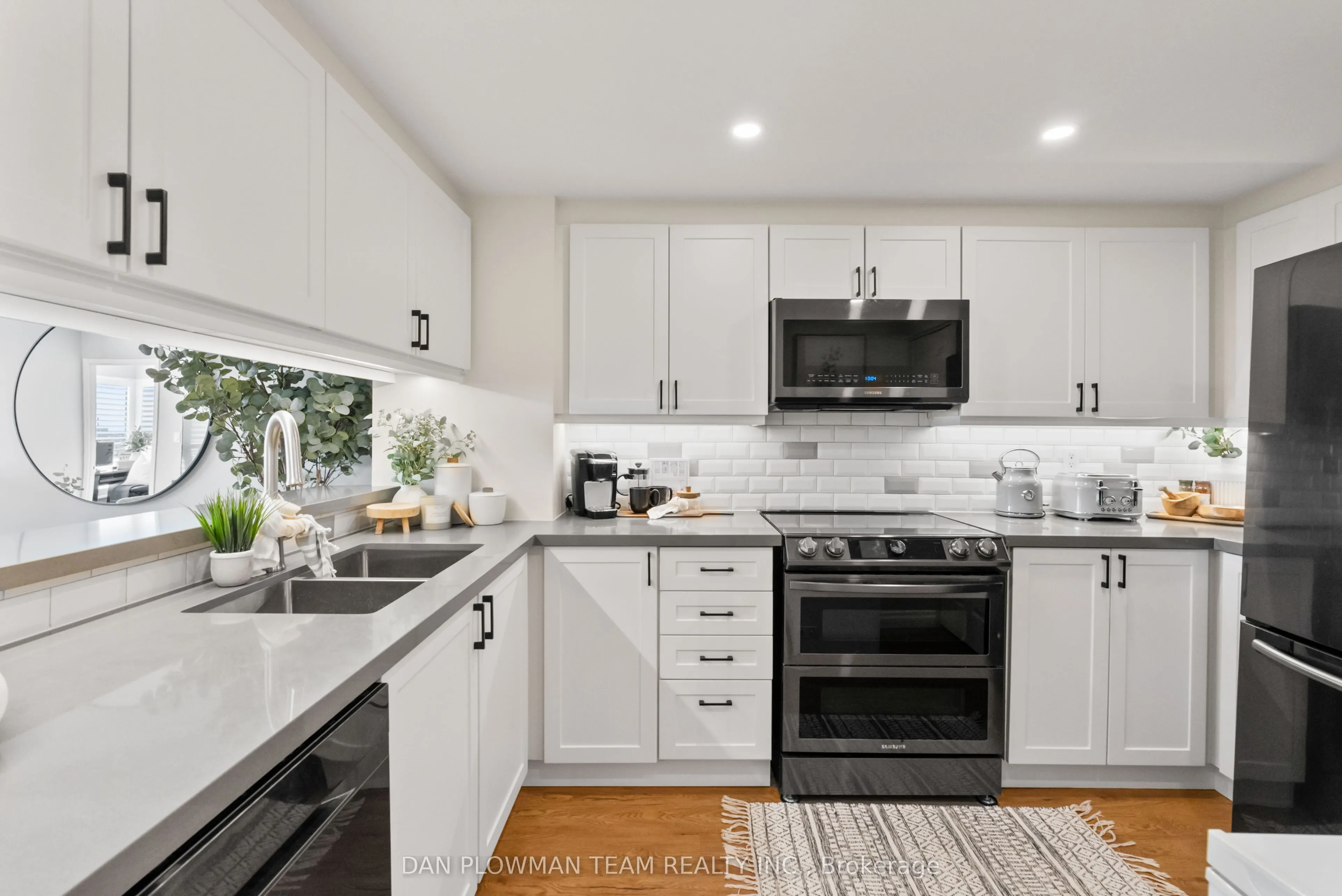 712 Rossland Road E, #609