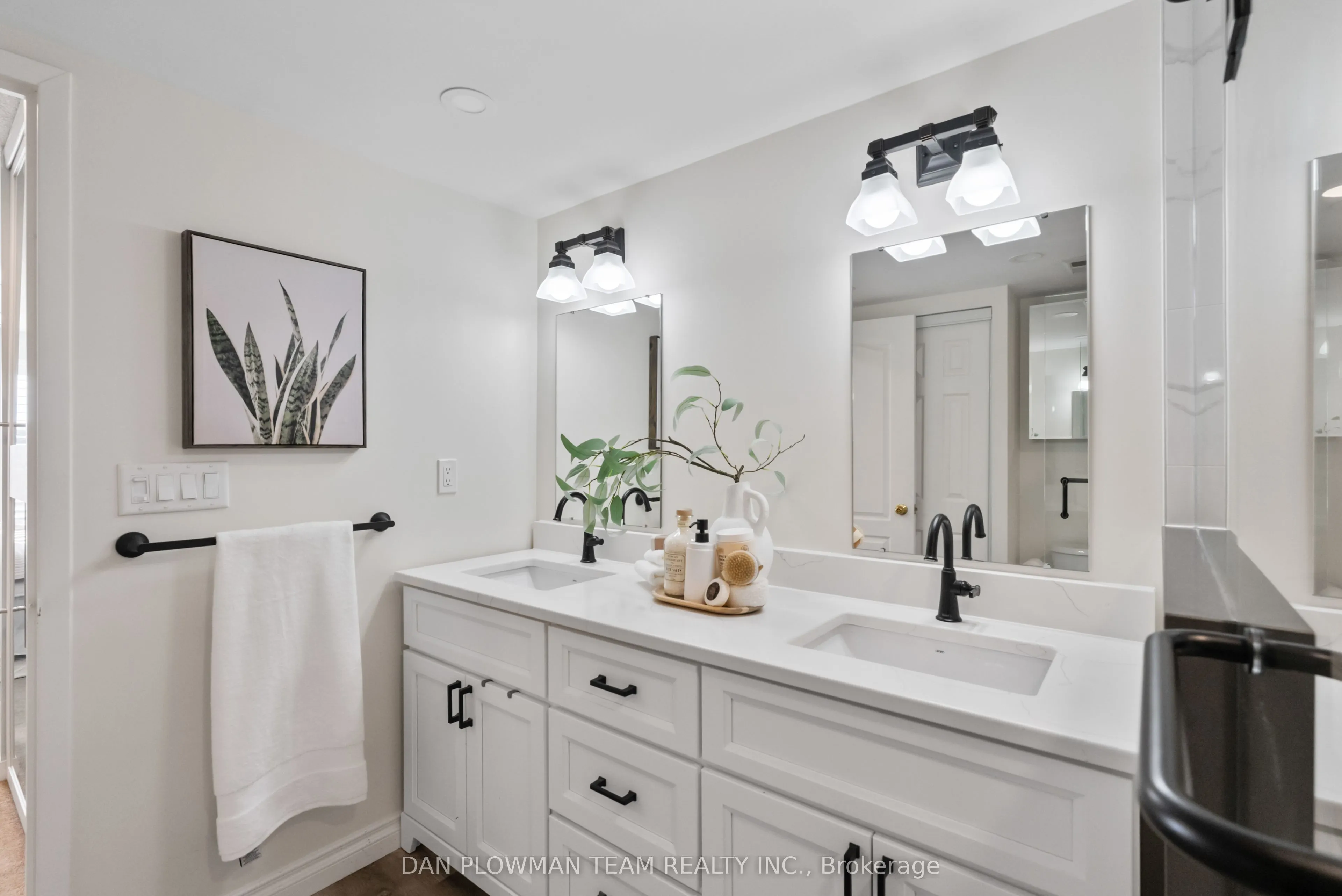 712 Rossland Road E, #609
