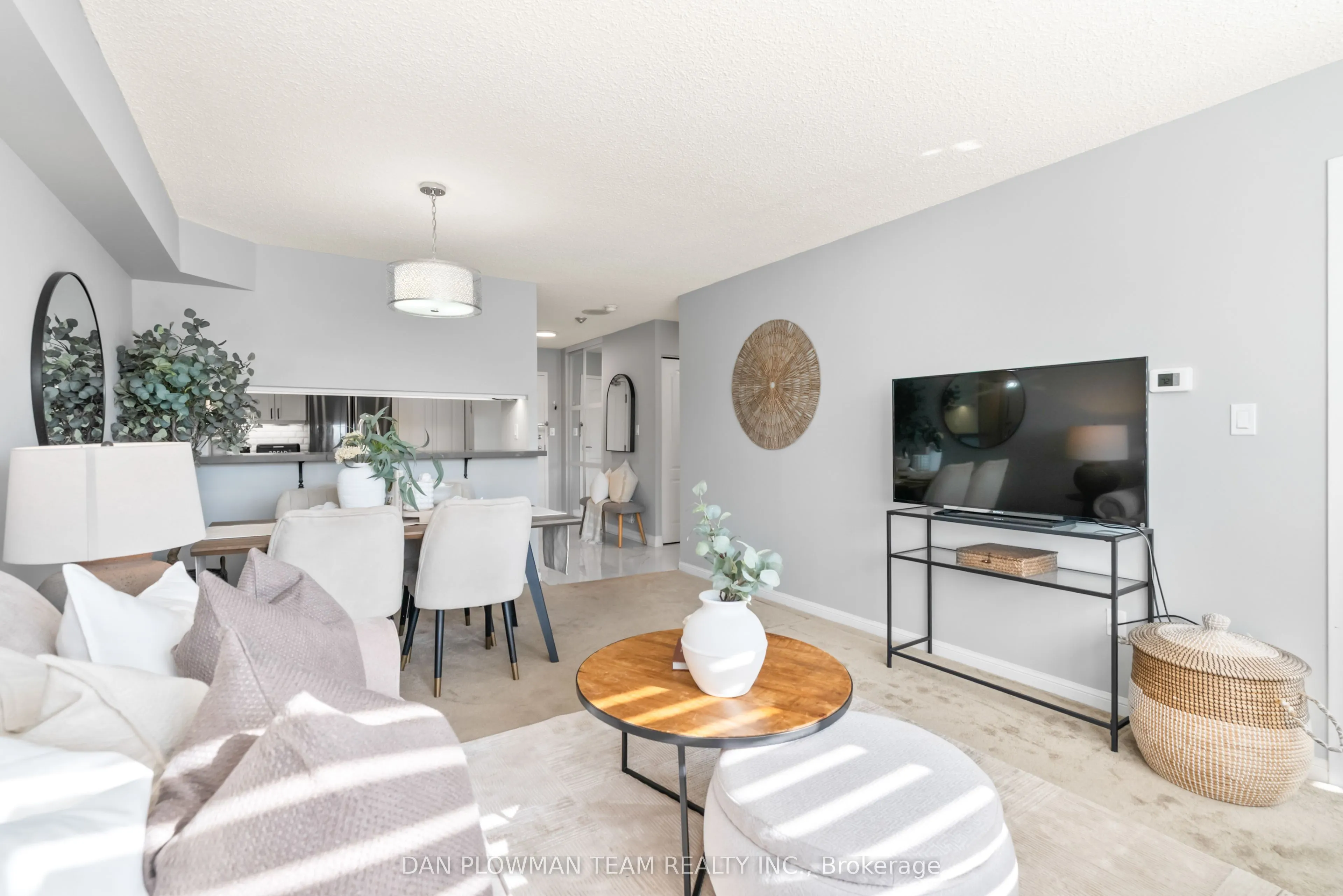 712 Rossland Road E, #609