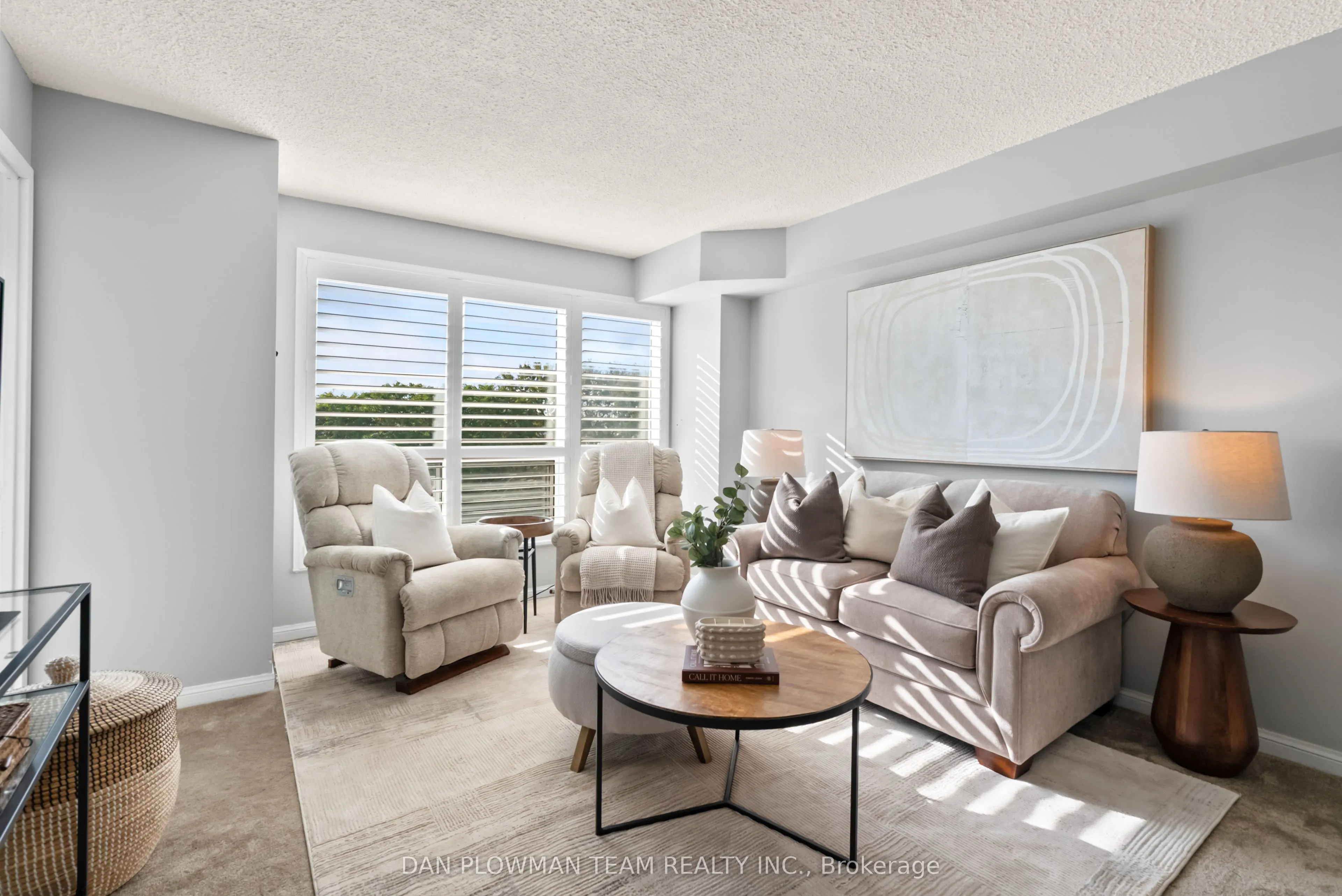 712 Rossland Road E, #609