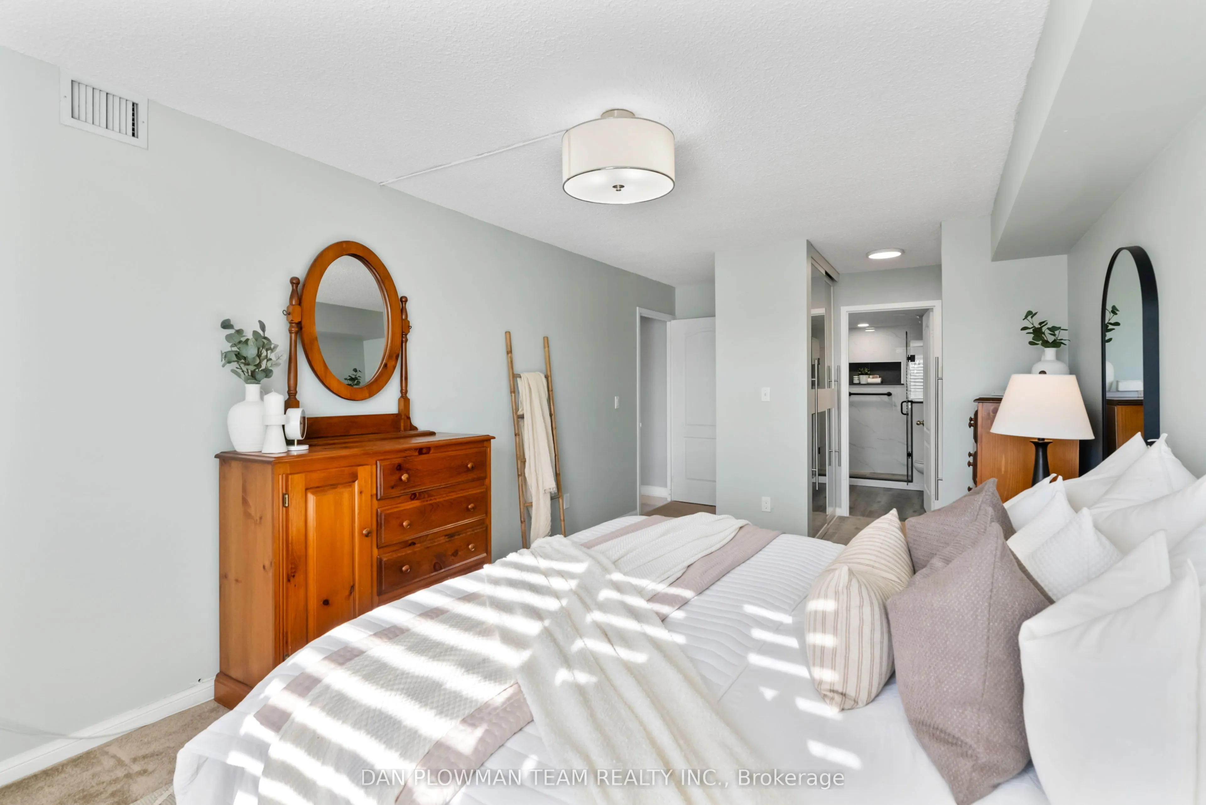712 Rossland Road E, #609