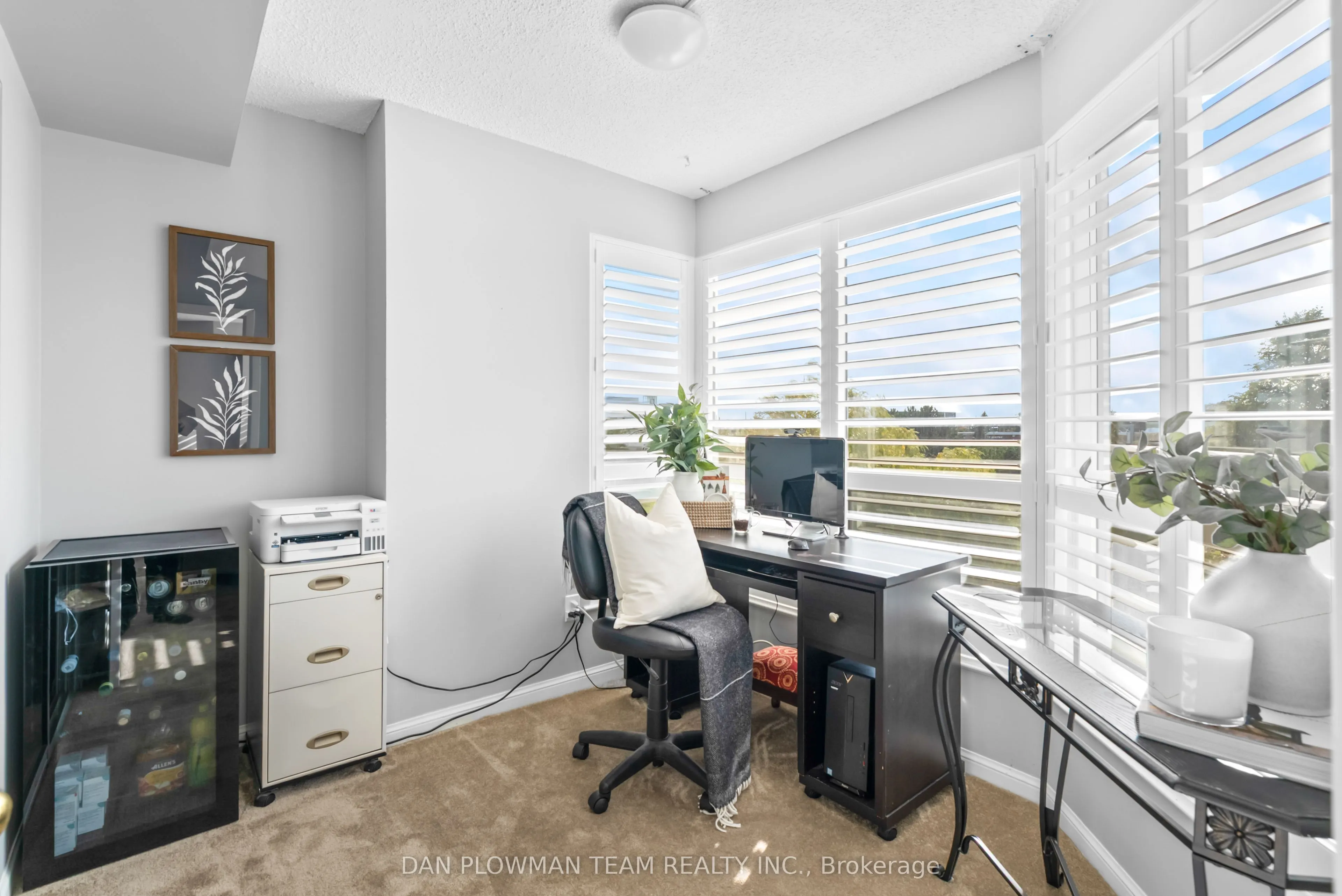 712 Rossland Road E, #609