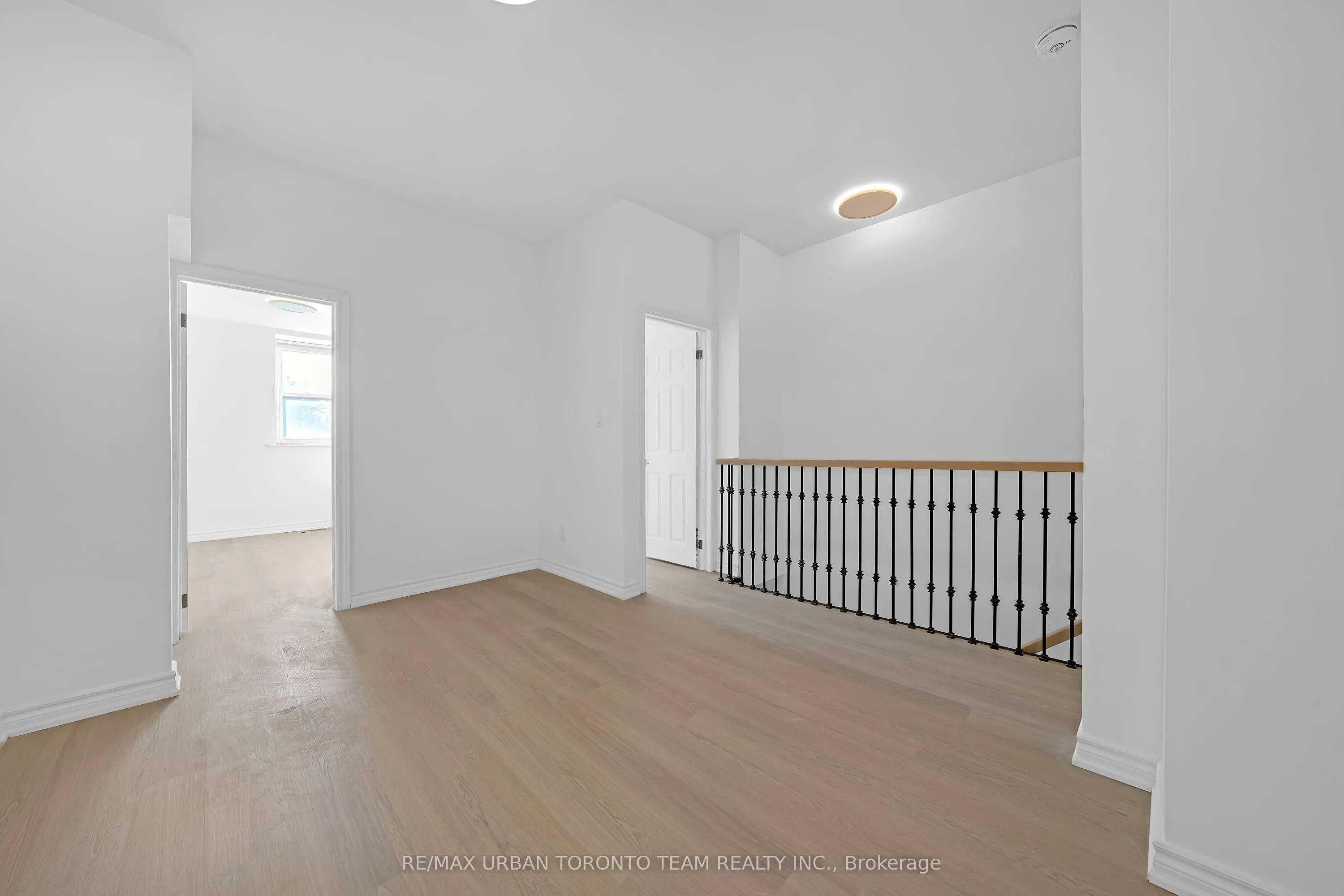 880 Dundas Street E, #Upper