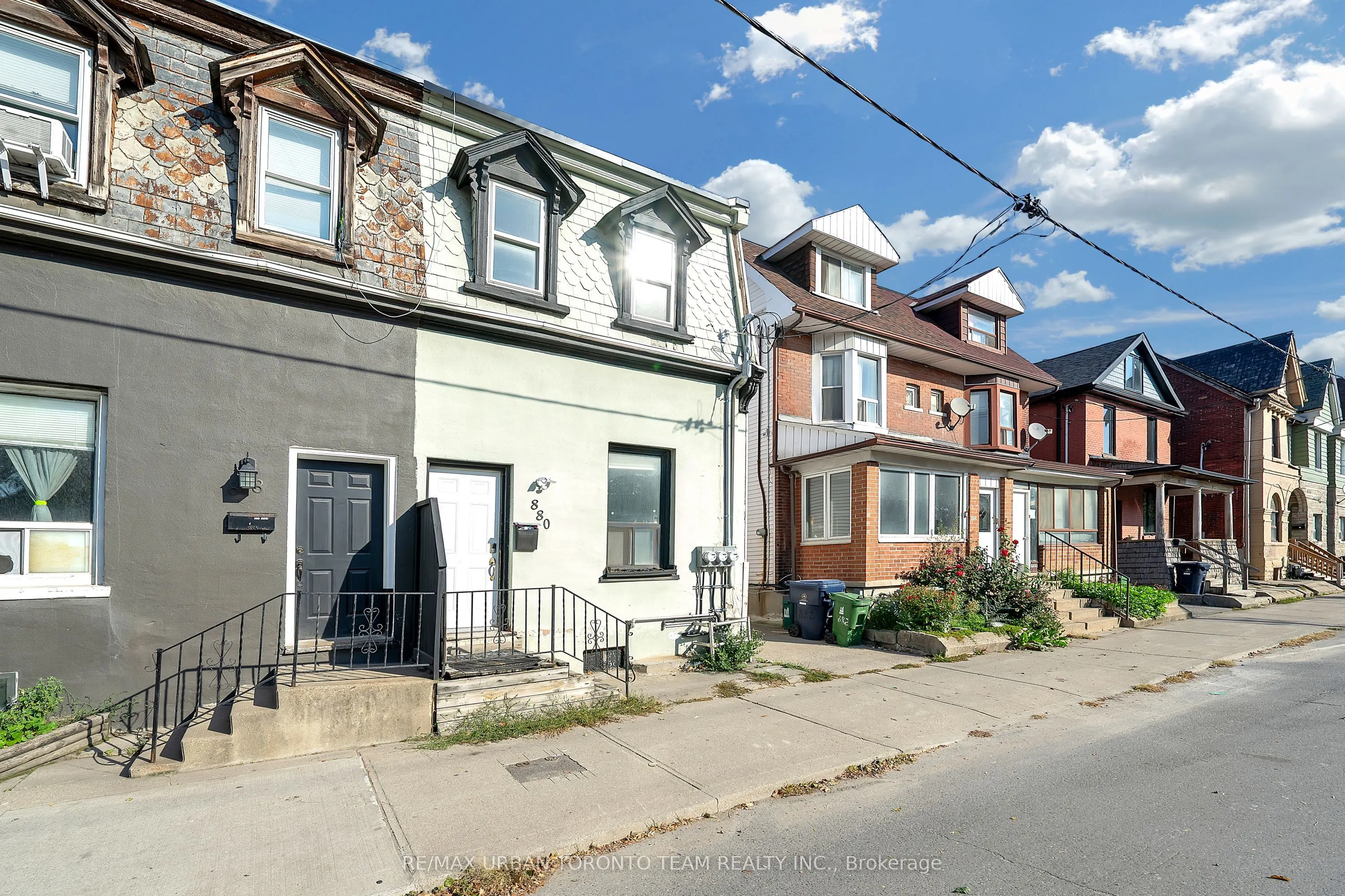 880 Dundas Street E, #Upper
