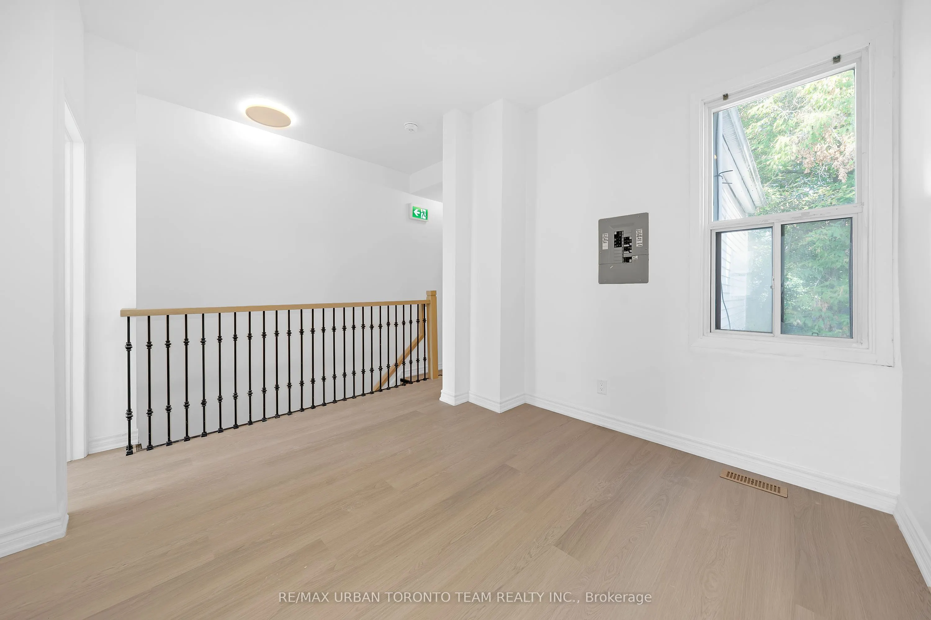 880 Dundas Street E, #Upper
