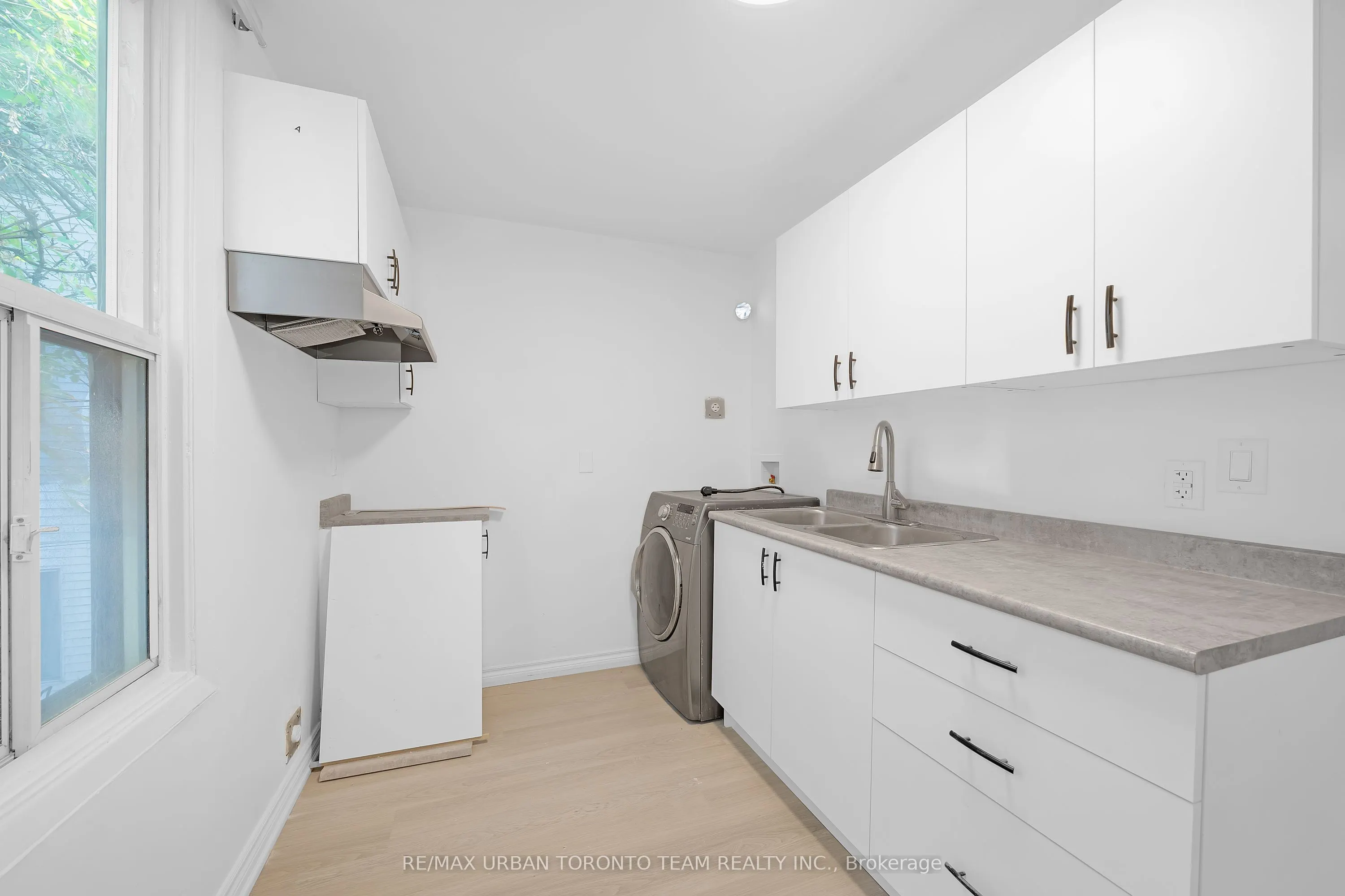 880 Dundas Street E, #Upper