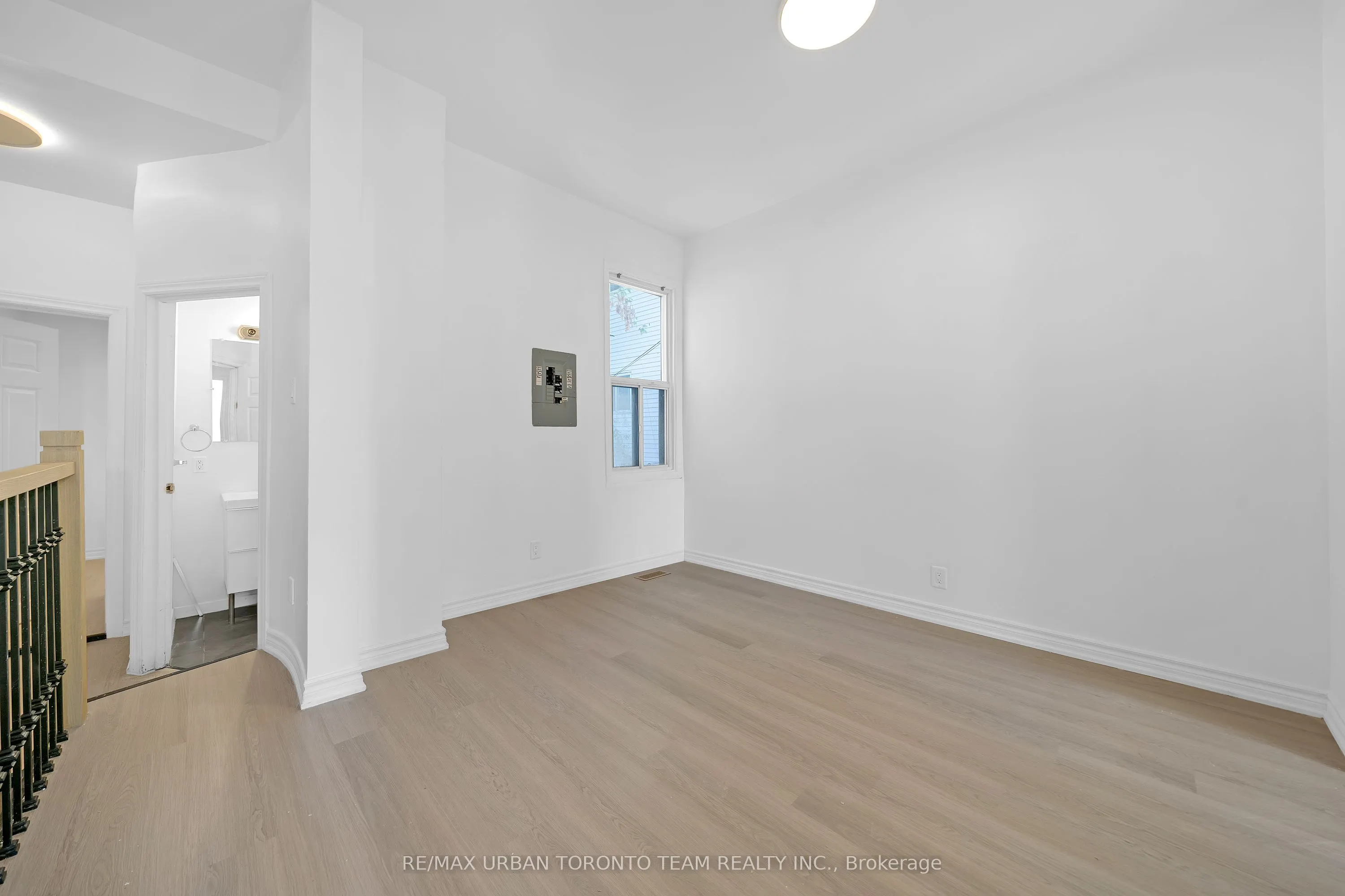 880 Dundas Street E, #Upper