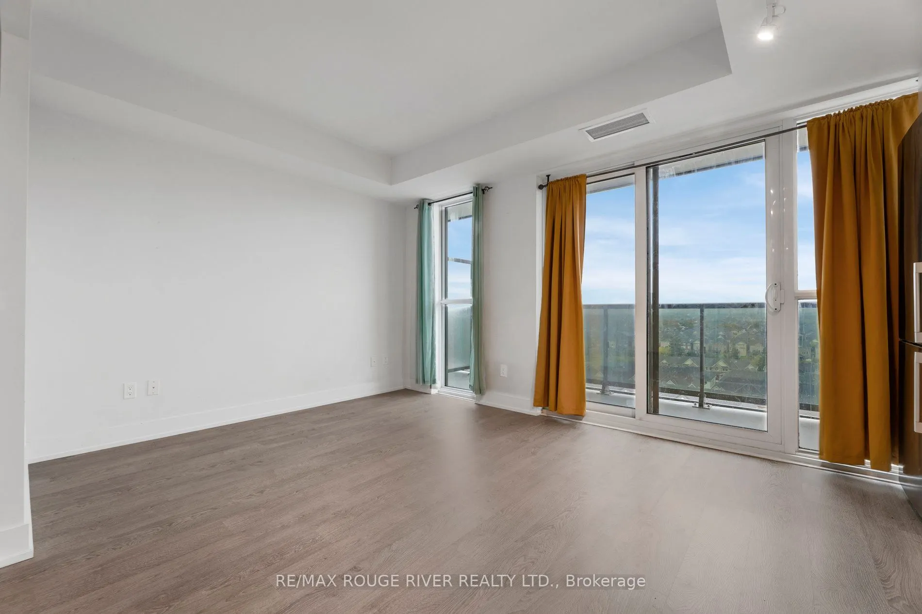 2550 Simcoe Street, #1001