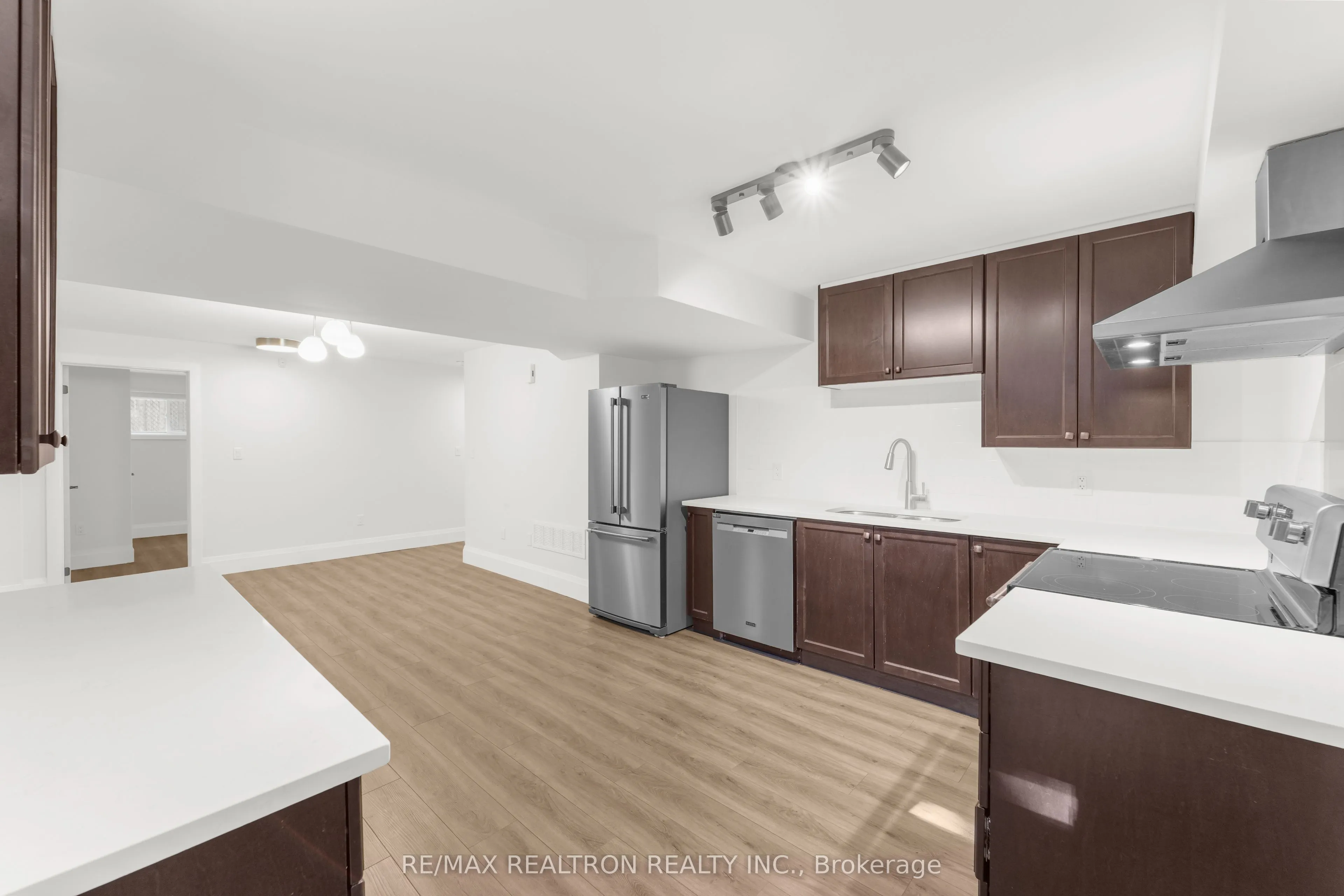 871 Grand Ridge Avenue