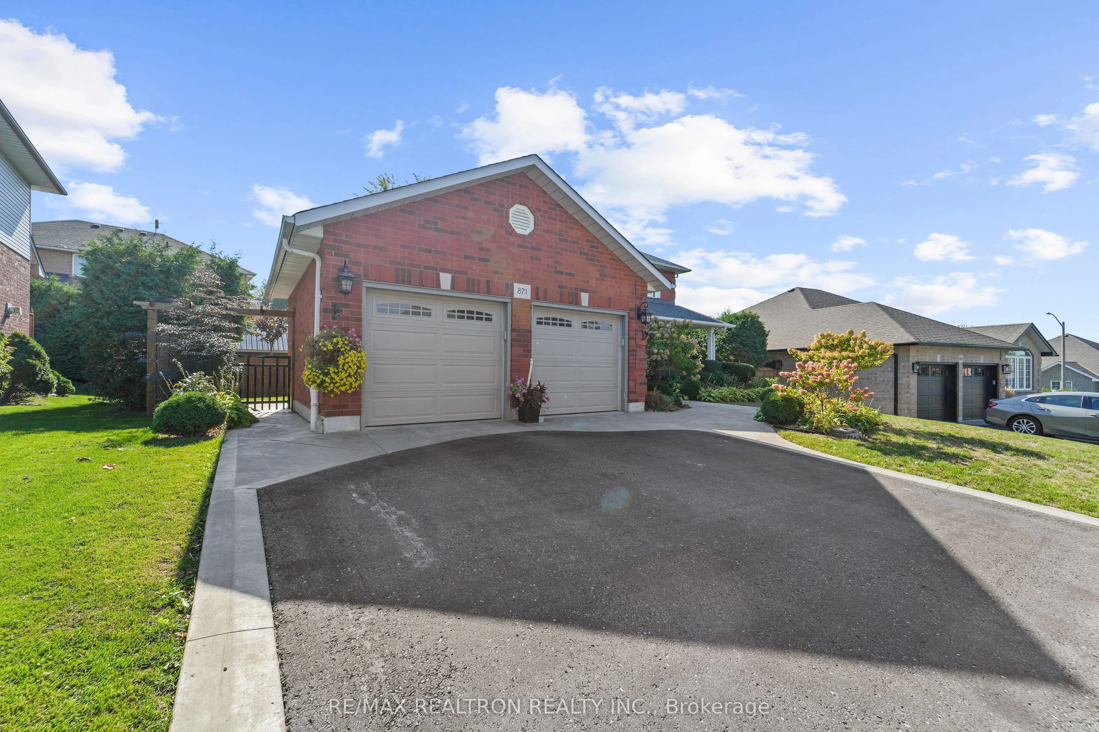871 Grand Ridge Avenue