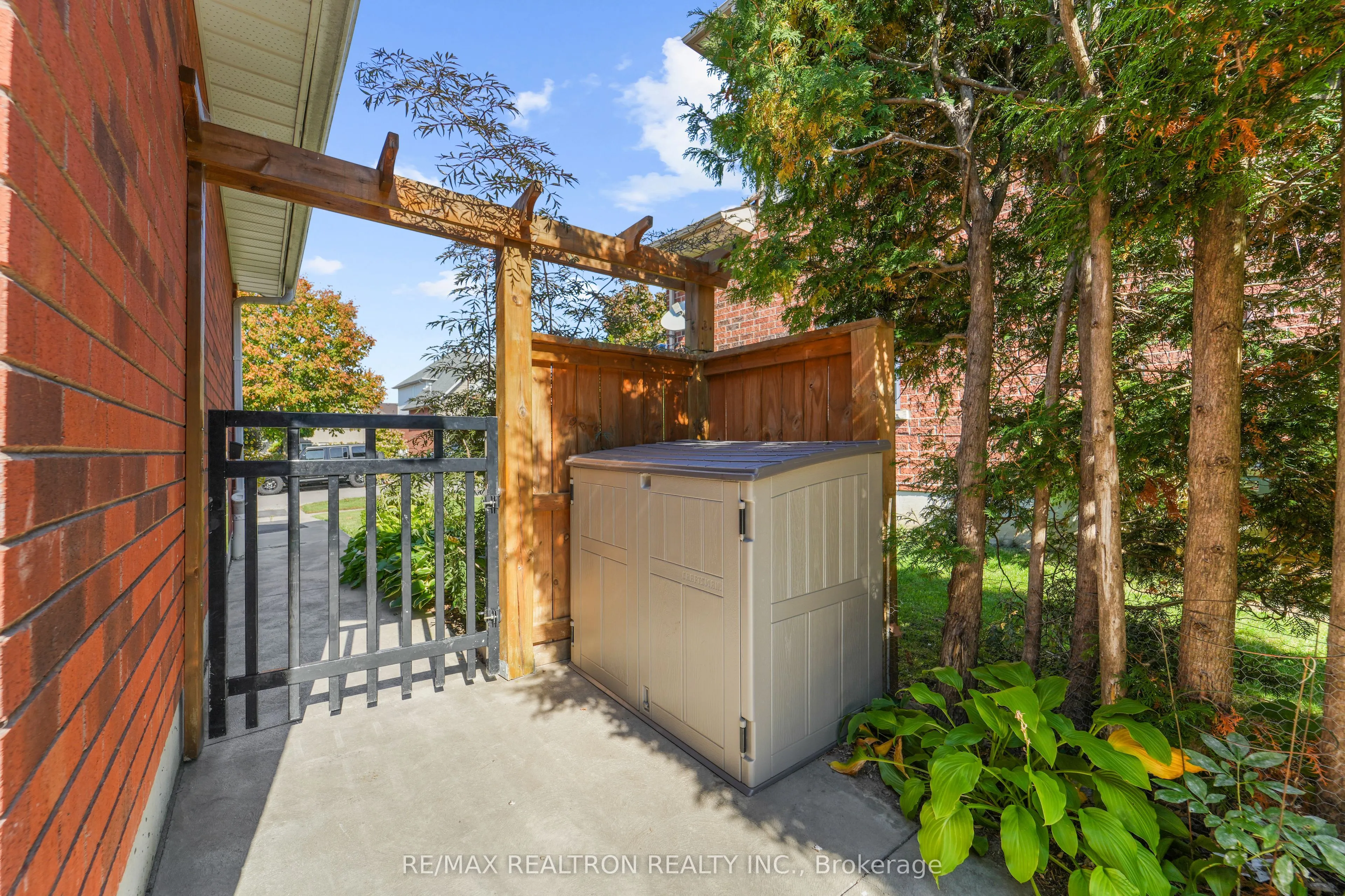 871 Grand Ridge Avenue