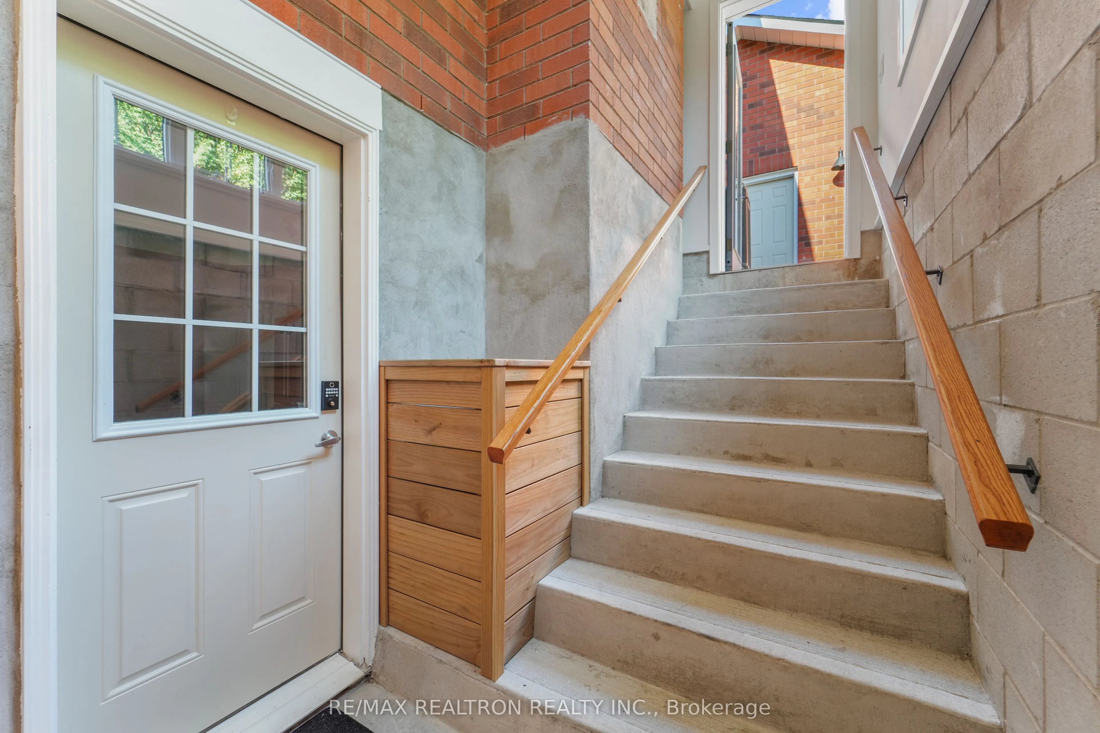 871 Grand Ridge Avenue