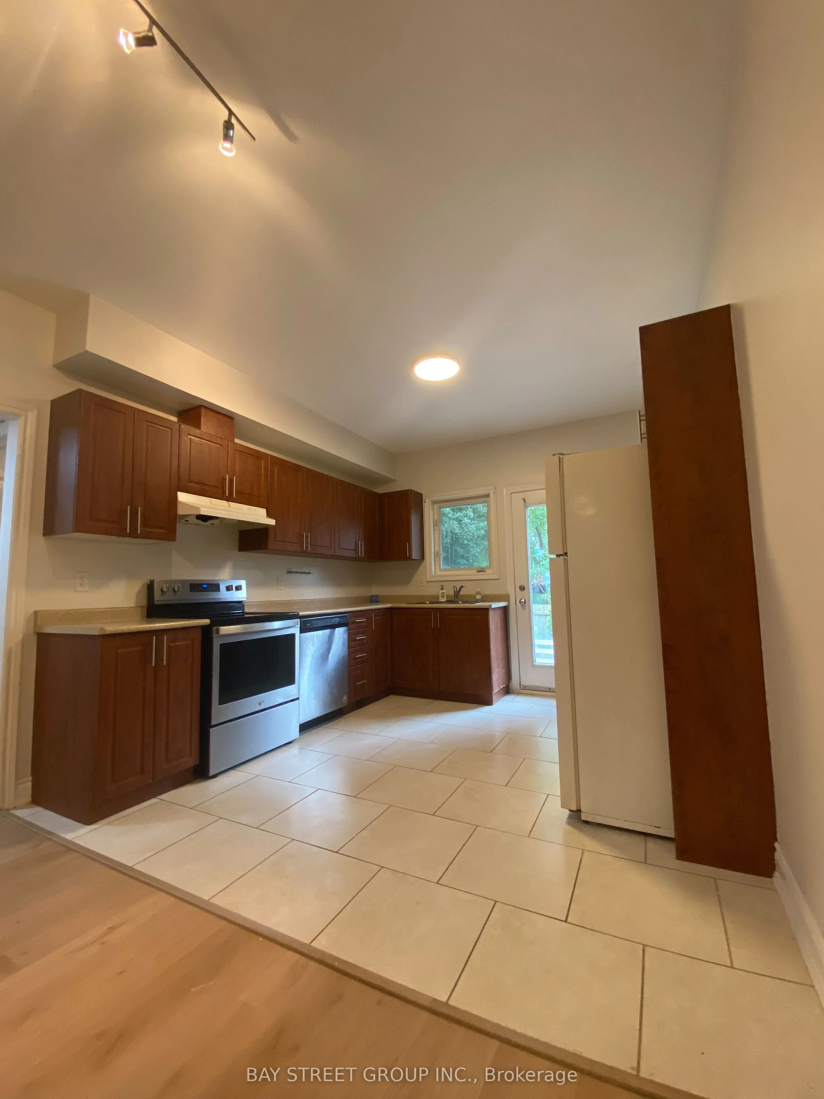 343 Pine Avenue, #lower level