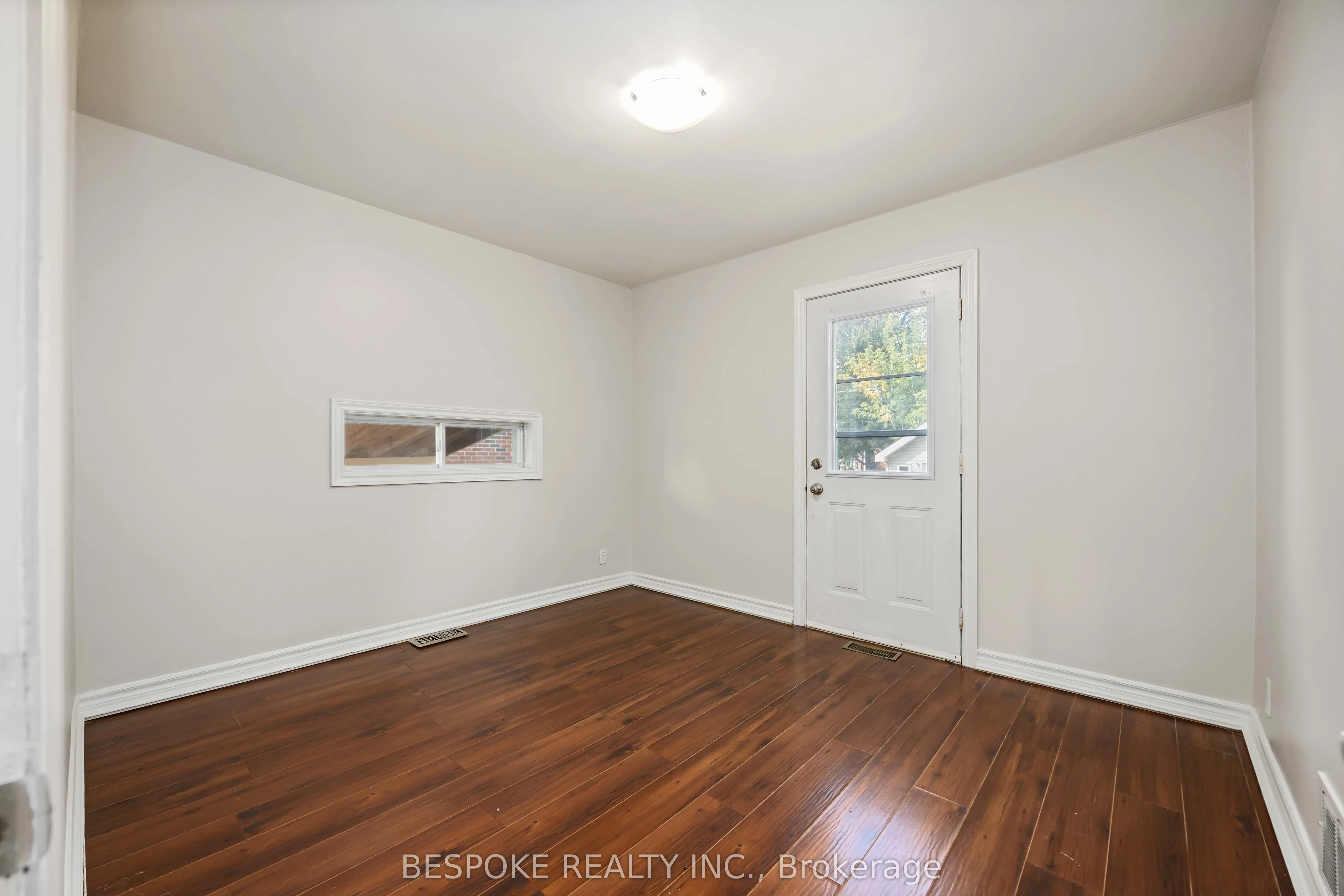 300 Cadillac Avenue S, #Upper