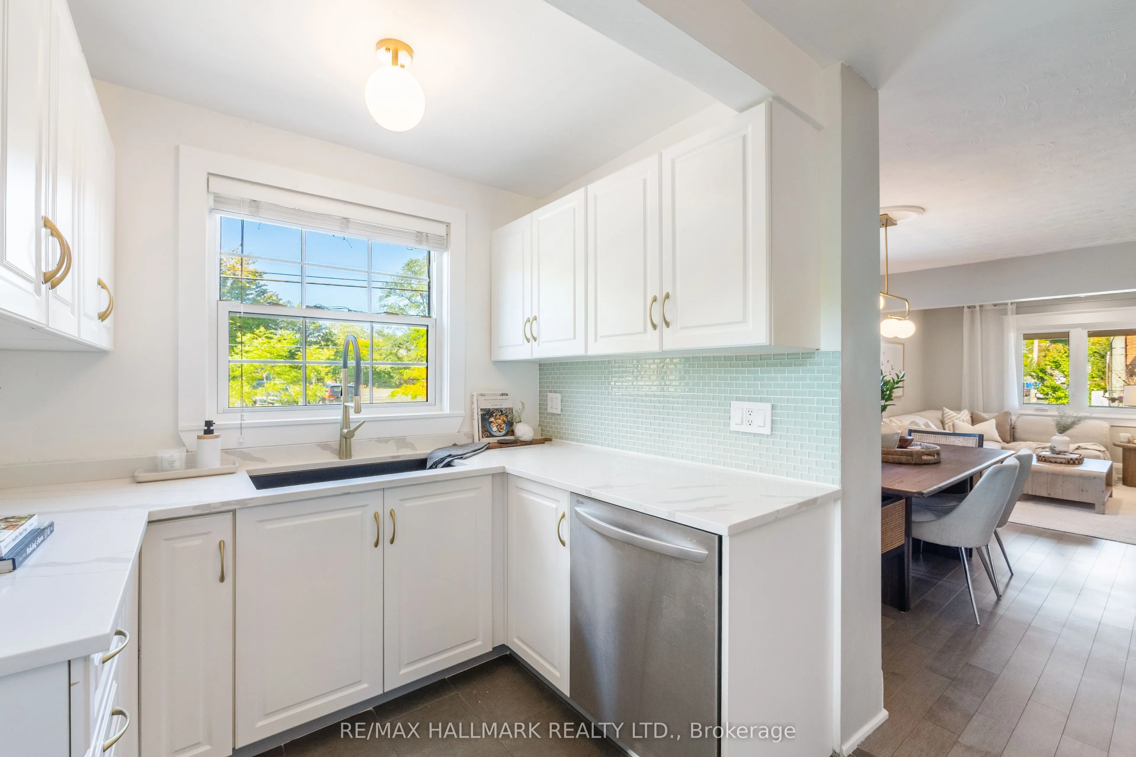 1 Heyworth Crescent