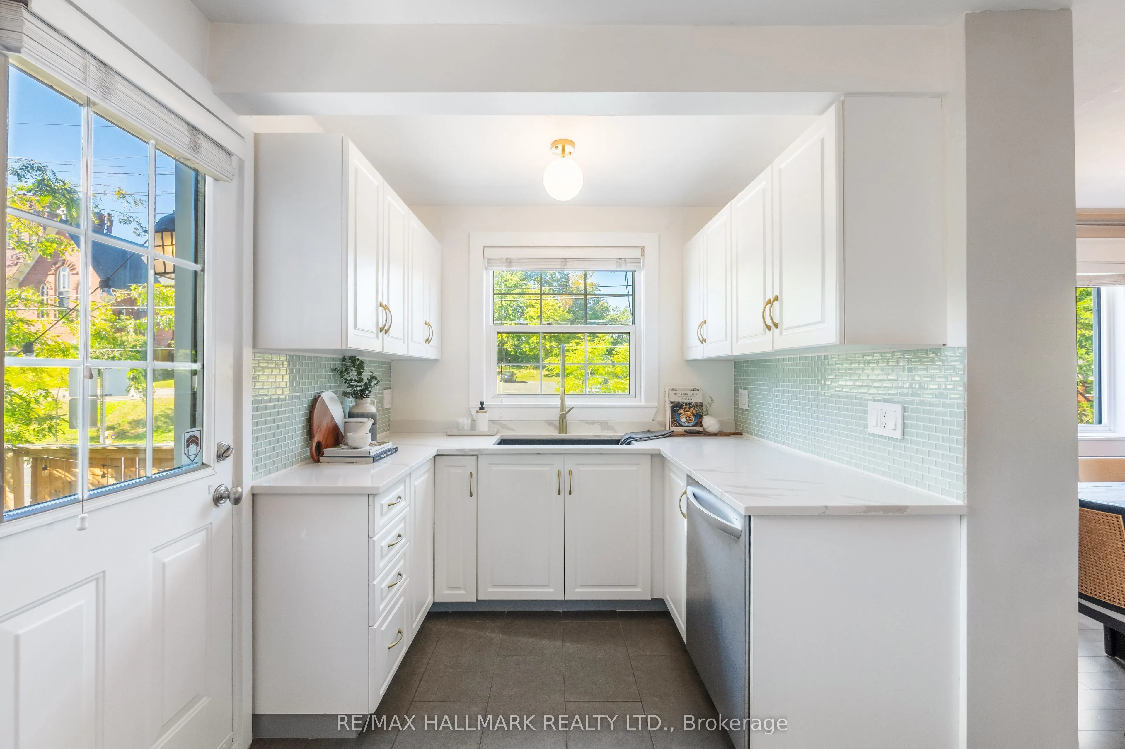 1 Heyworth Crescent