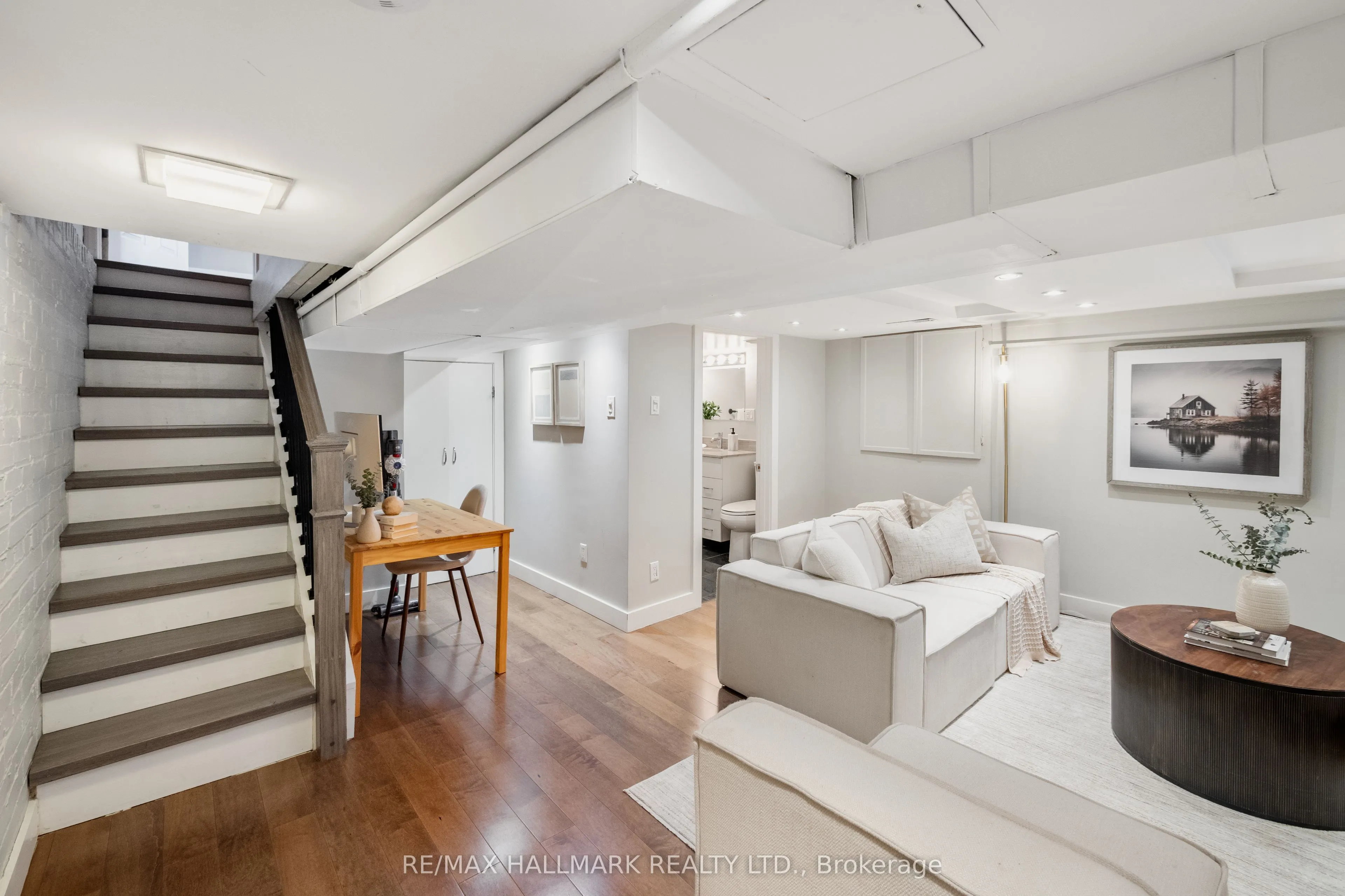 1 Heyworth Crescent