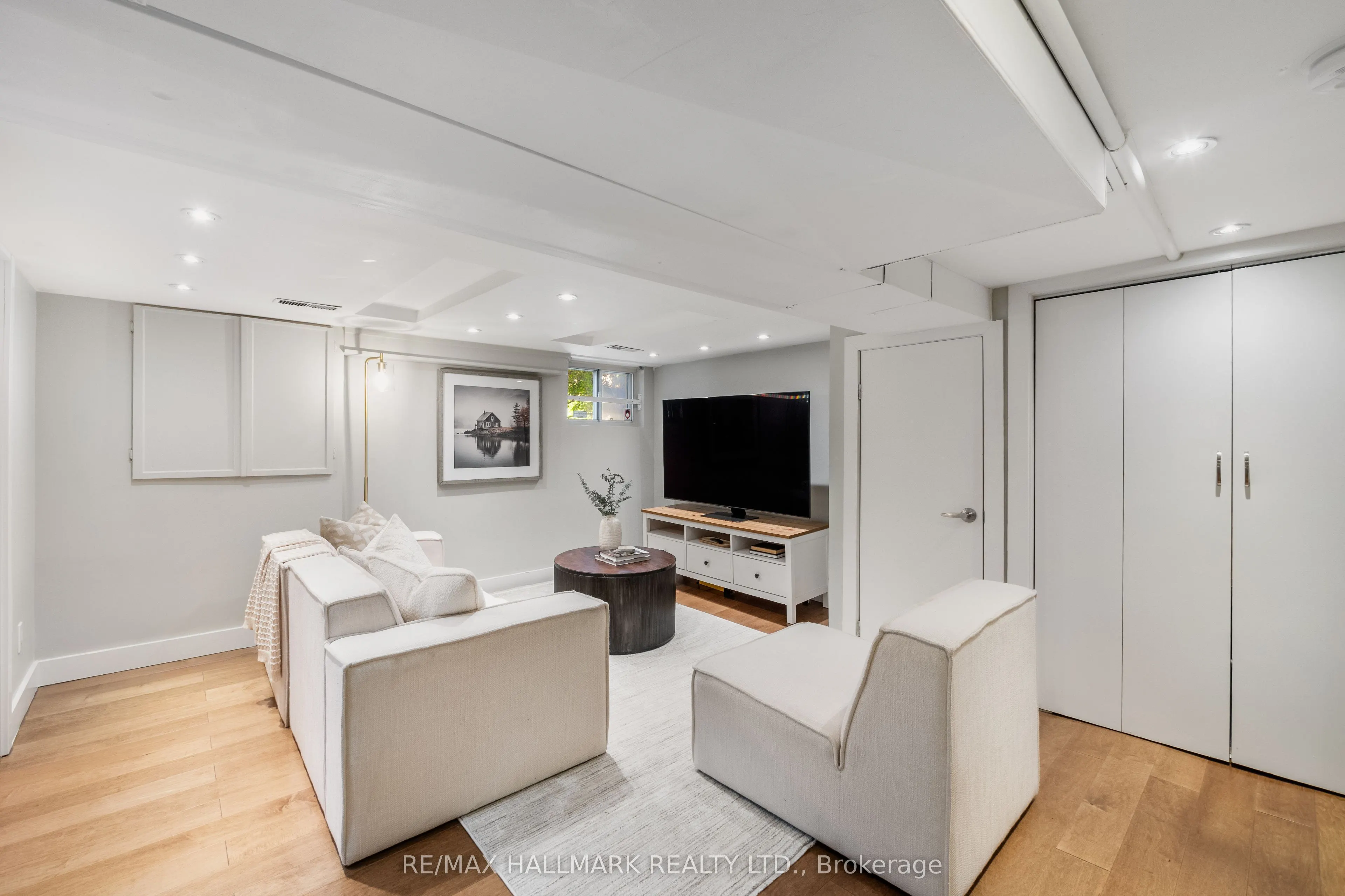 1 Heyworth Crescent
