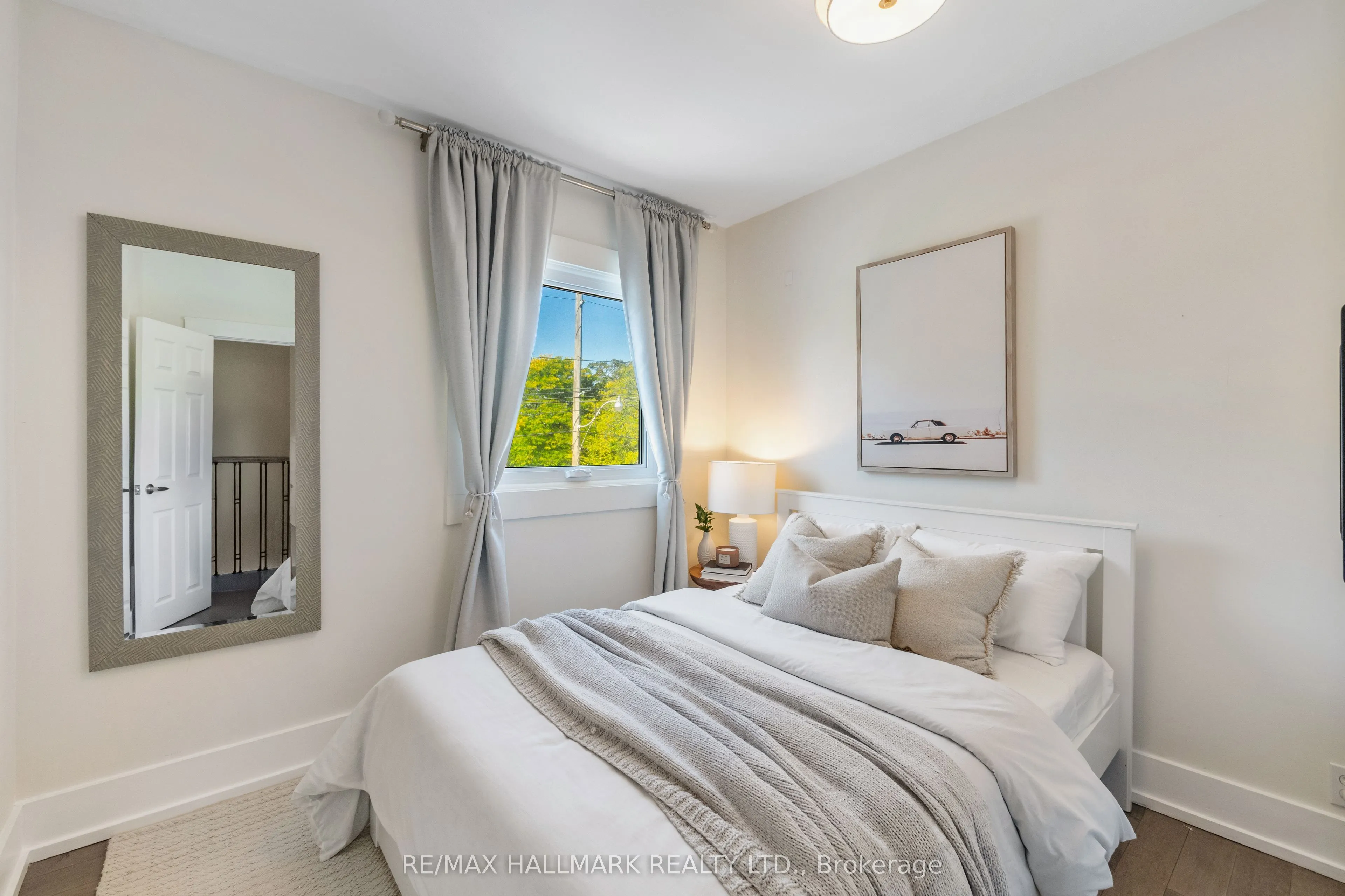 1 Heyworth Crescent