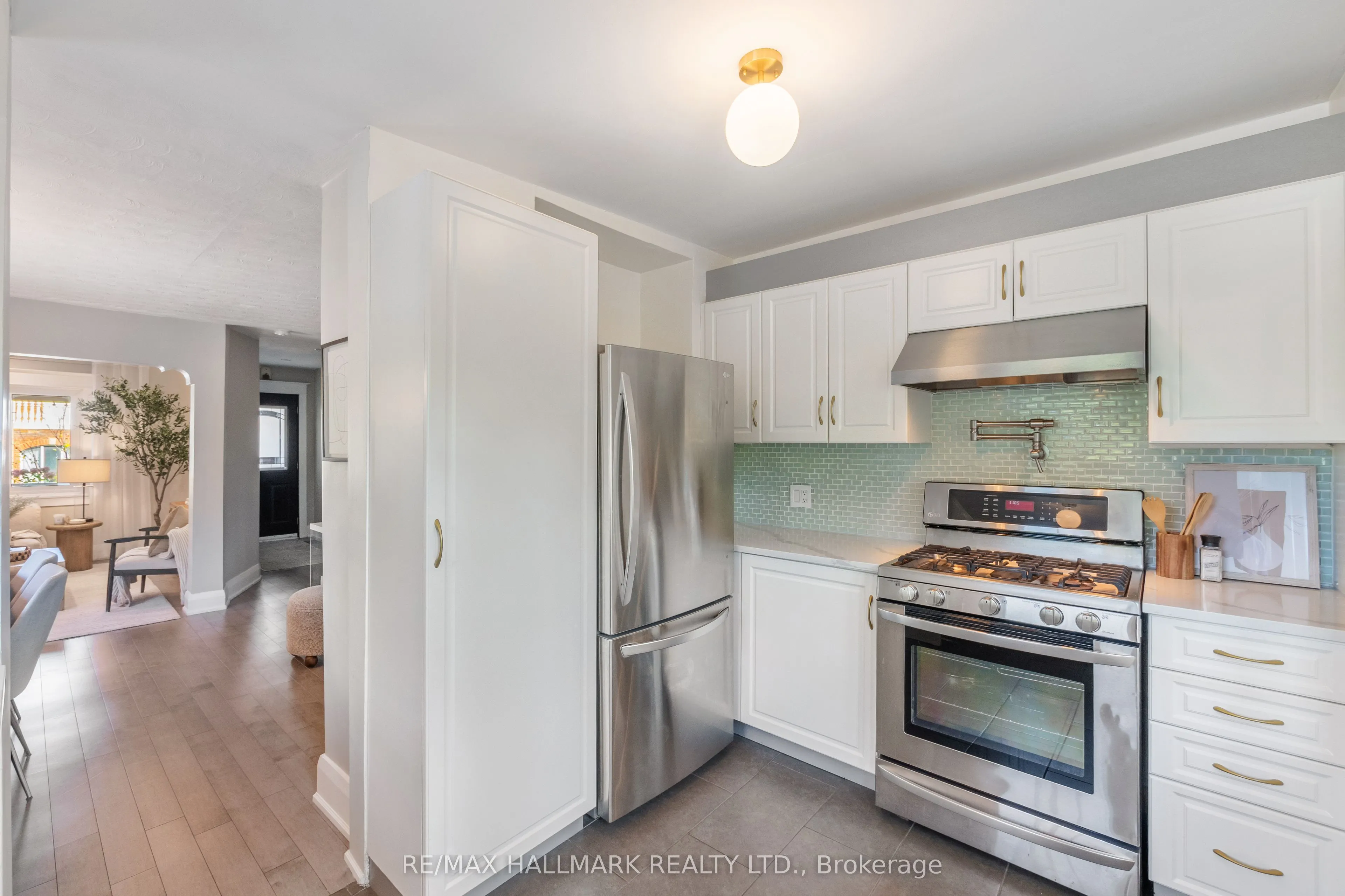 1 Heyworth Crescent
