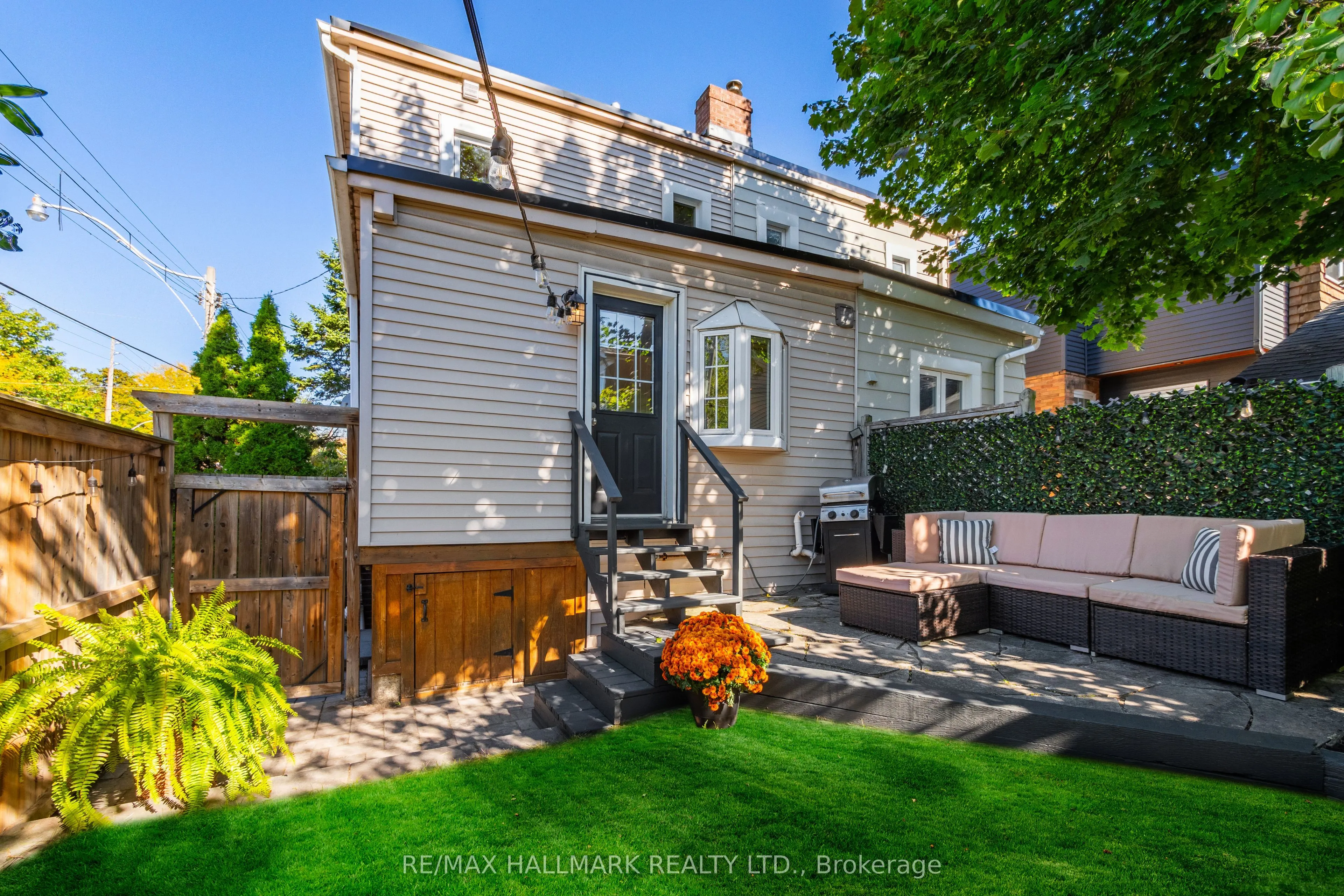 1 Heyworth Crescent