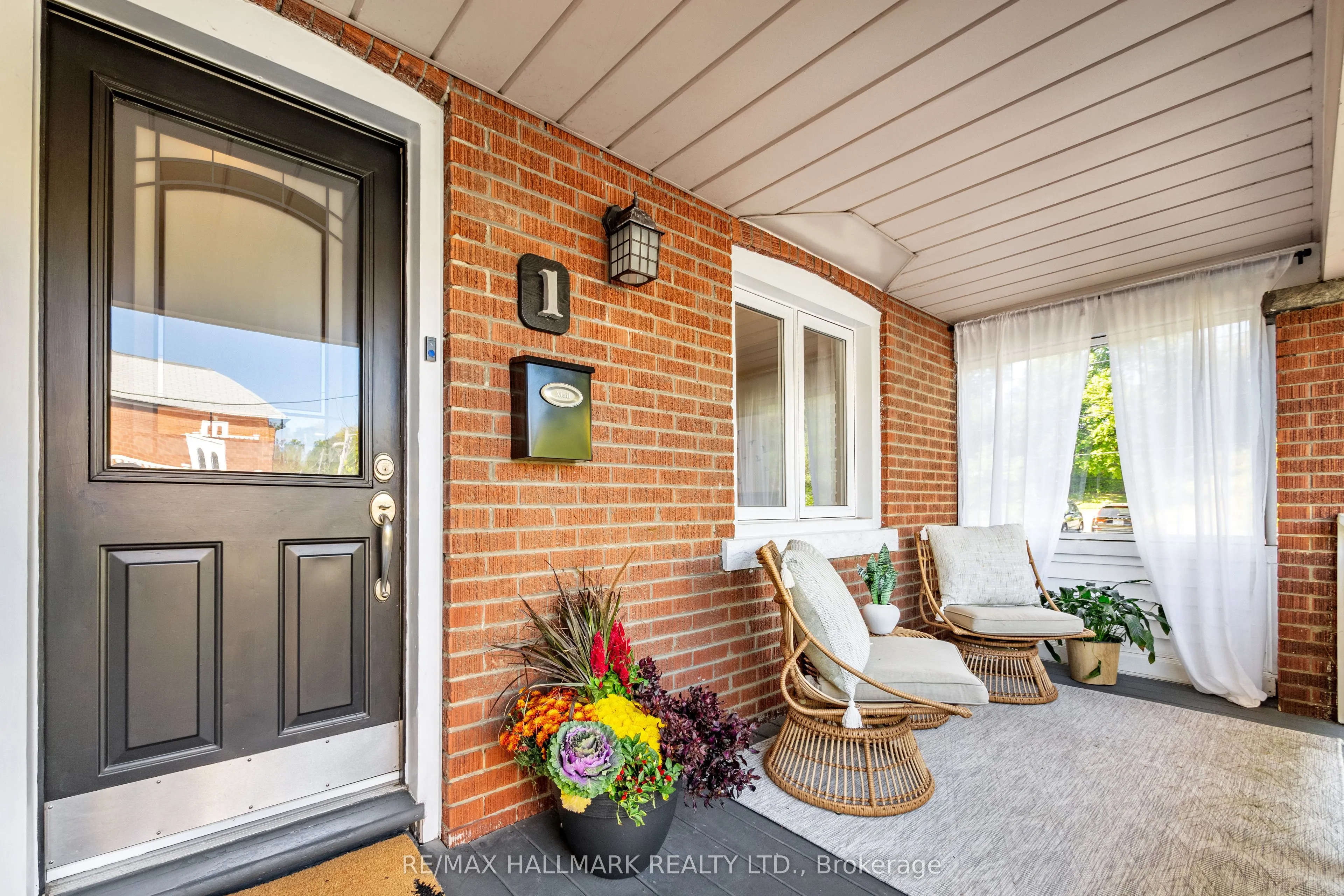 1 Heyworth Crescent
