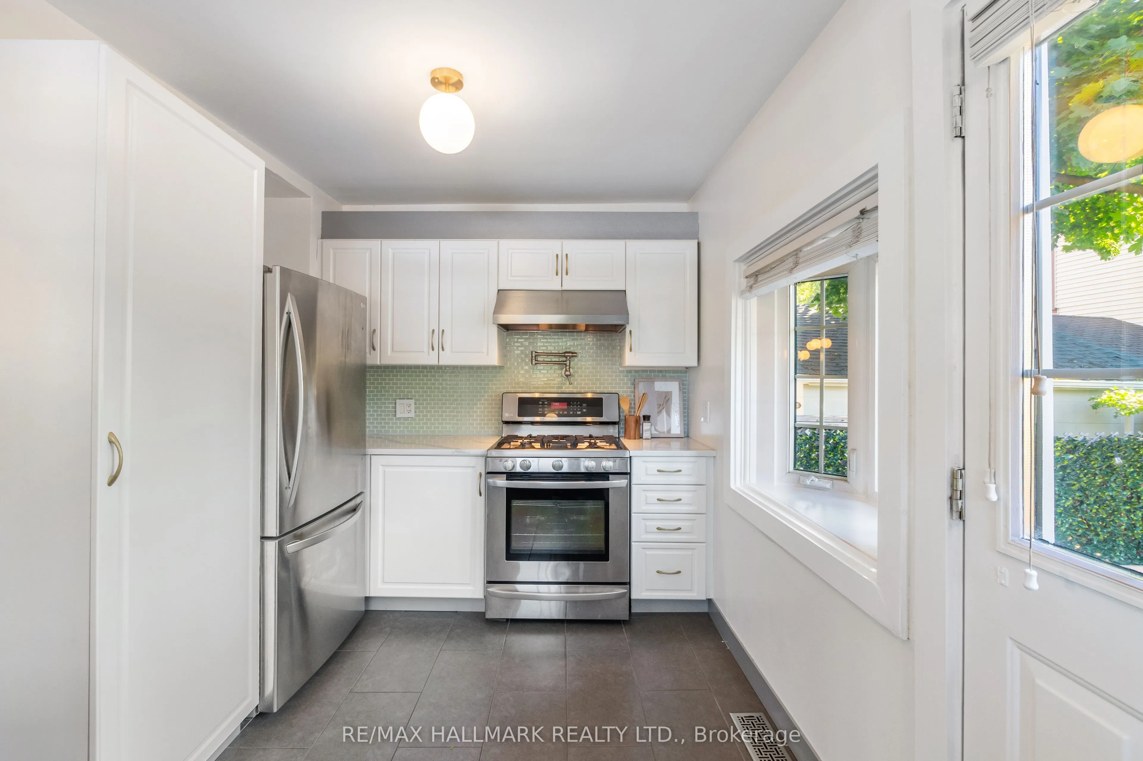 1 Heyworth Crescent