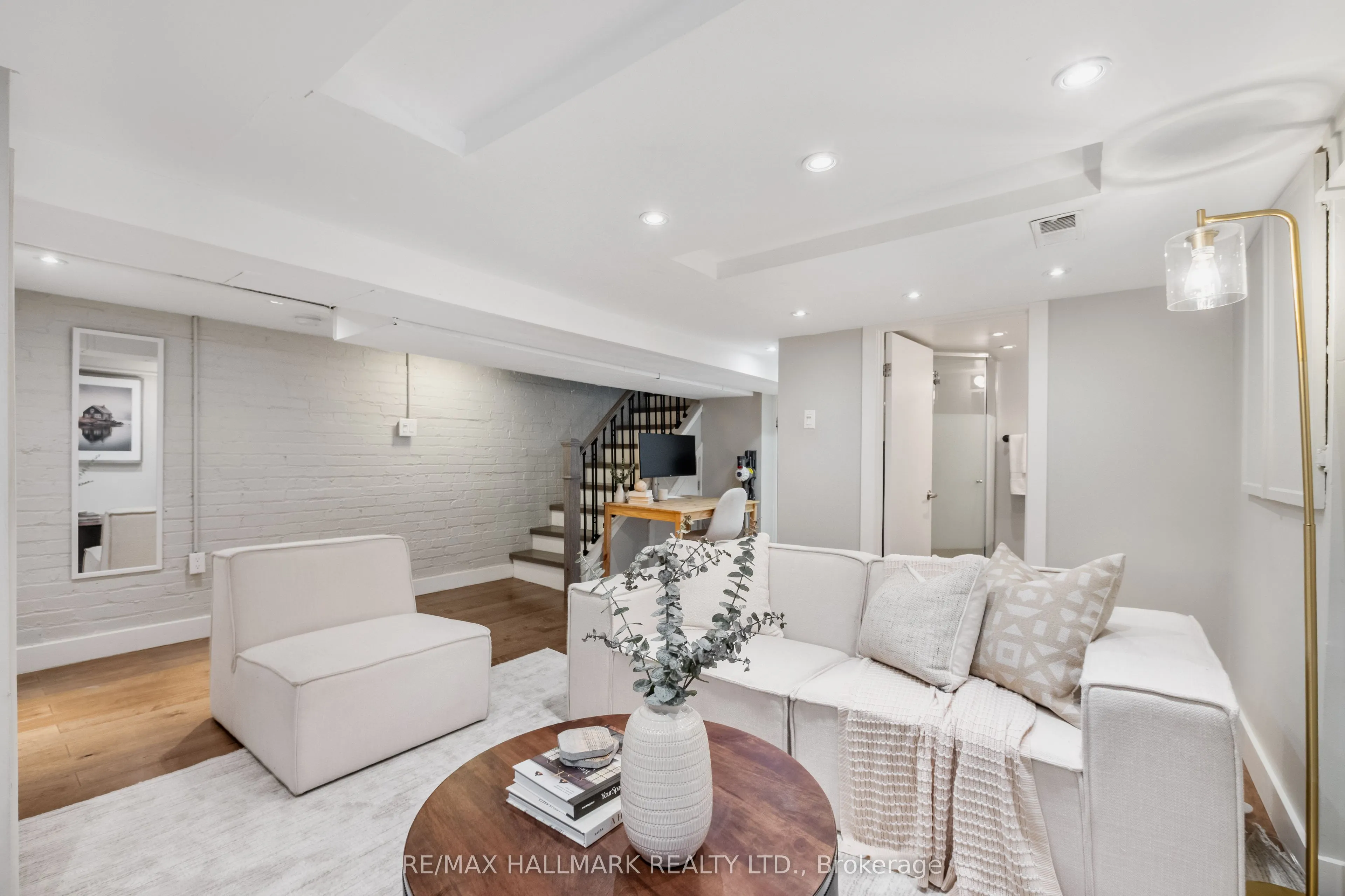 1 Heyworth Crescent