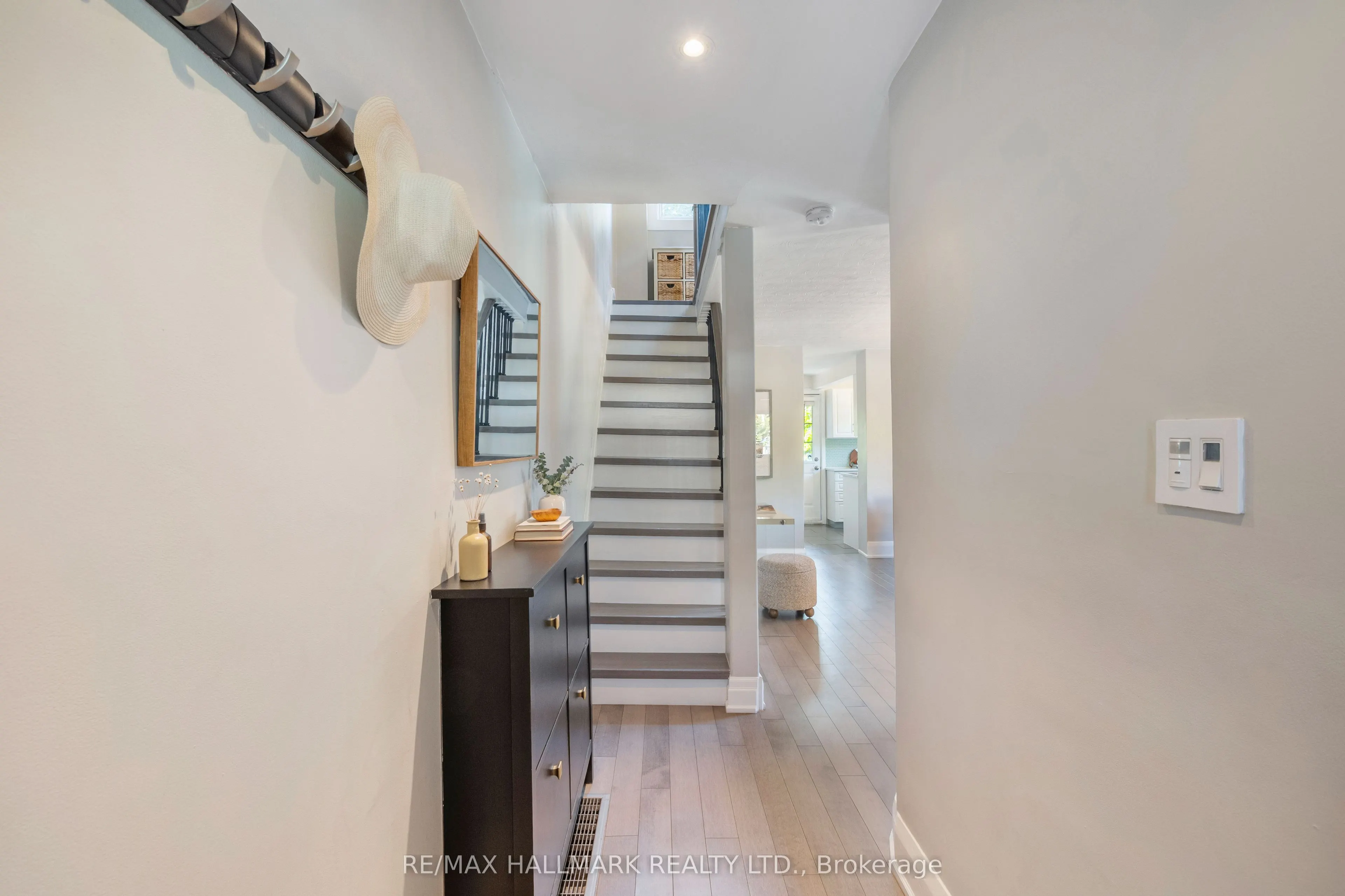 1 Heyworth Crescent