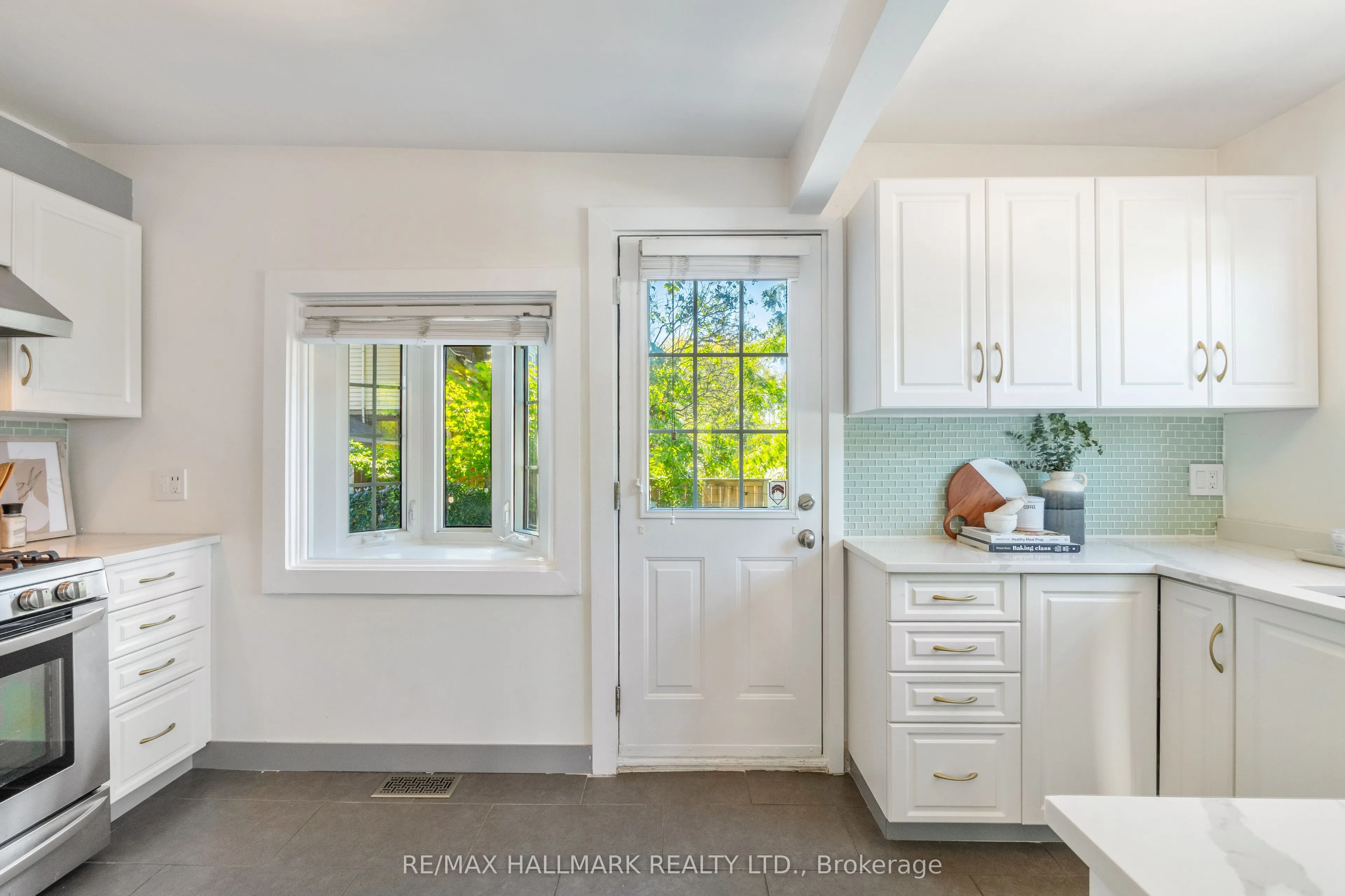 1 Heyworth Crescent