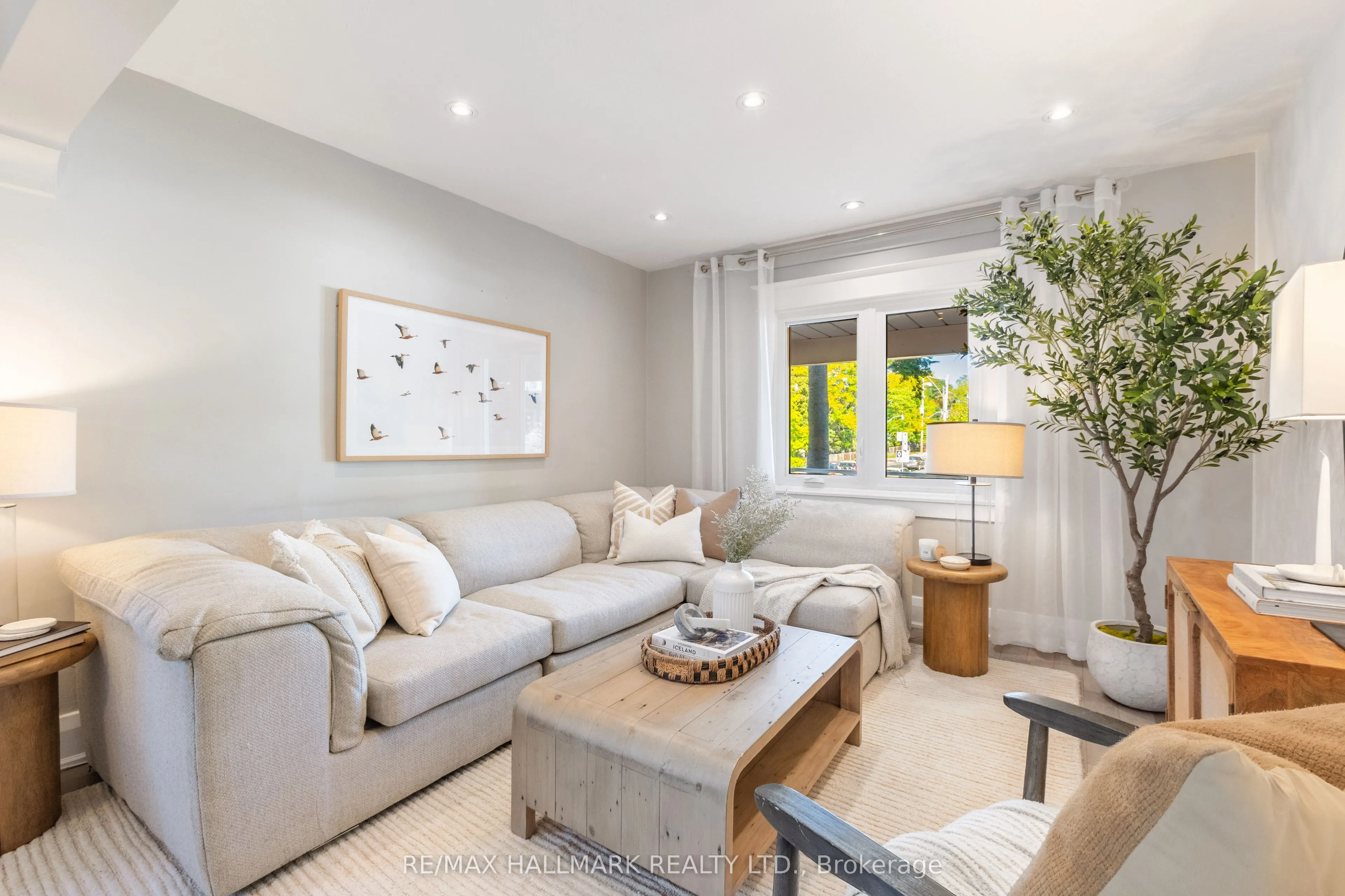 1 Heyworth Crescent
