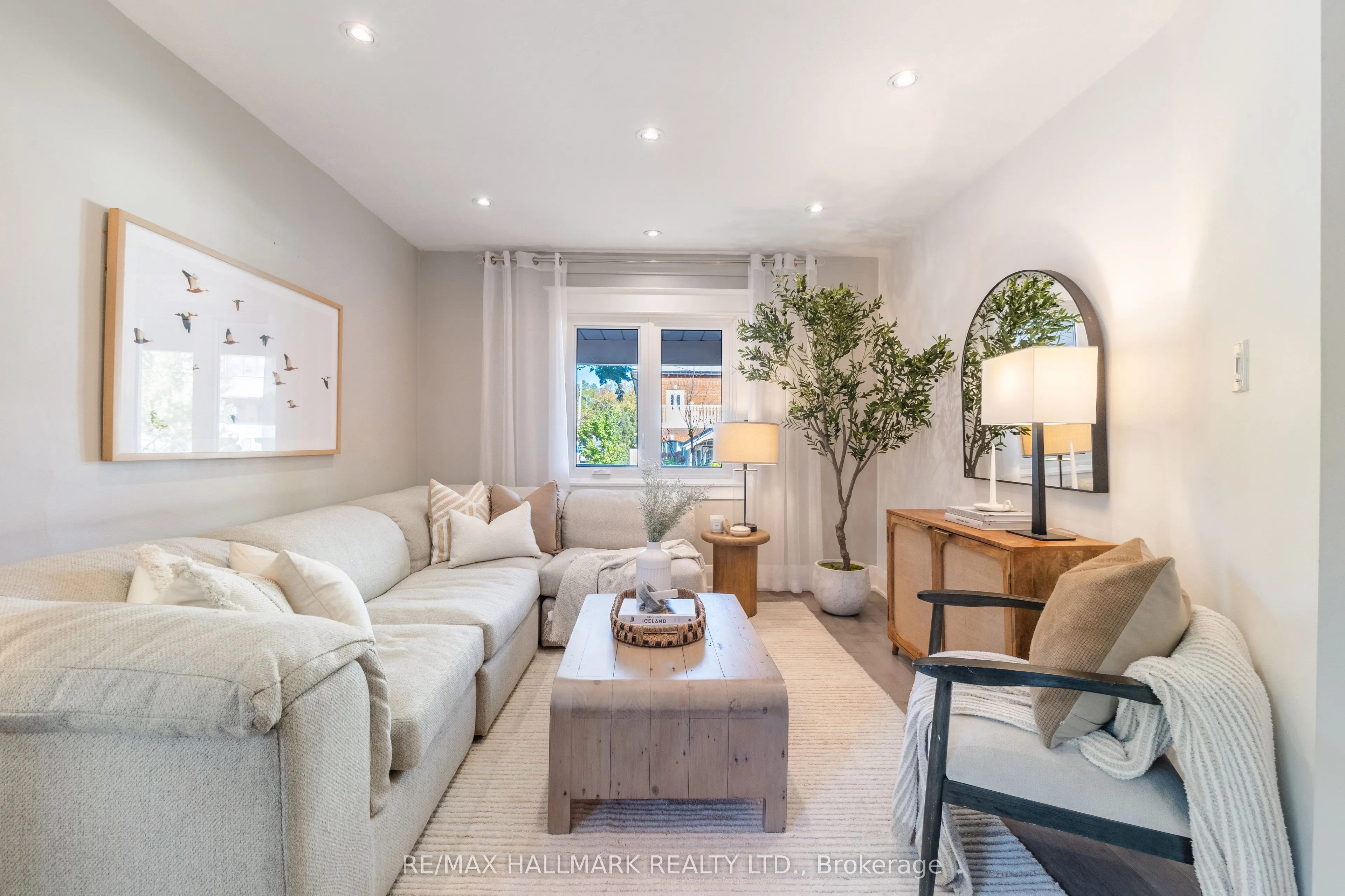 1 Heyworth Crescent