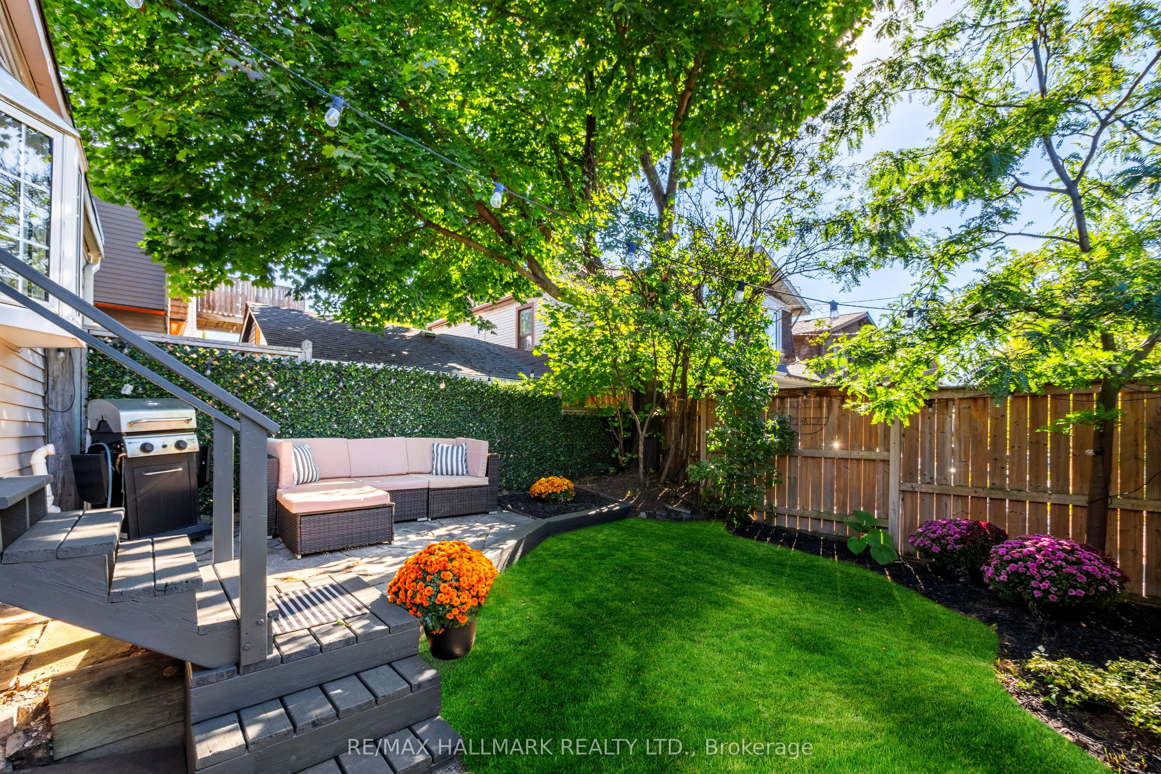 1 Heyworth Crescent