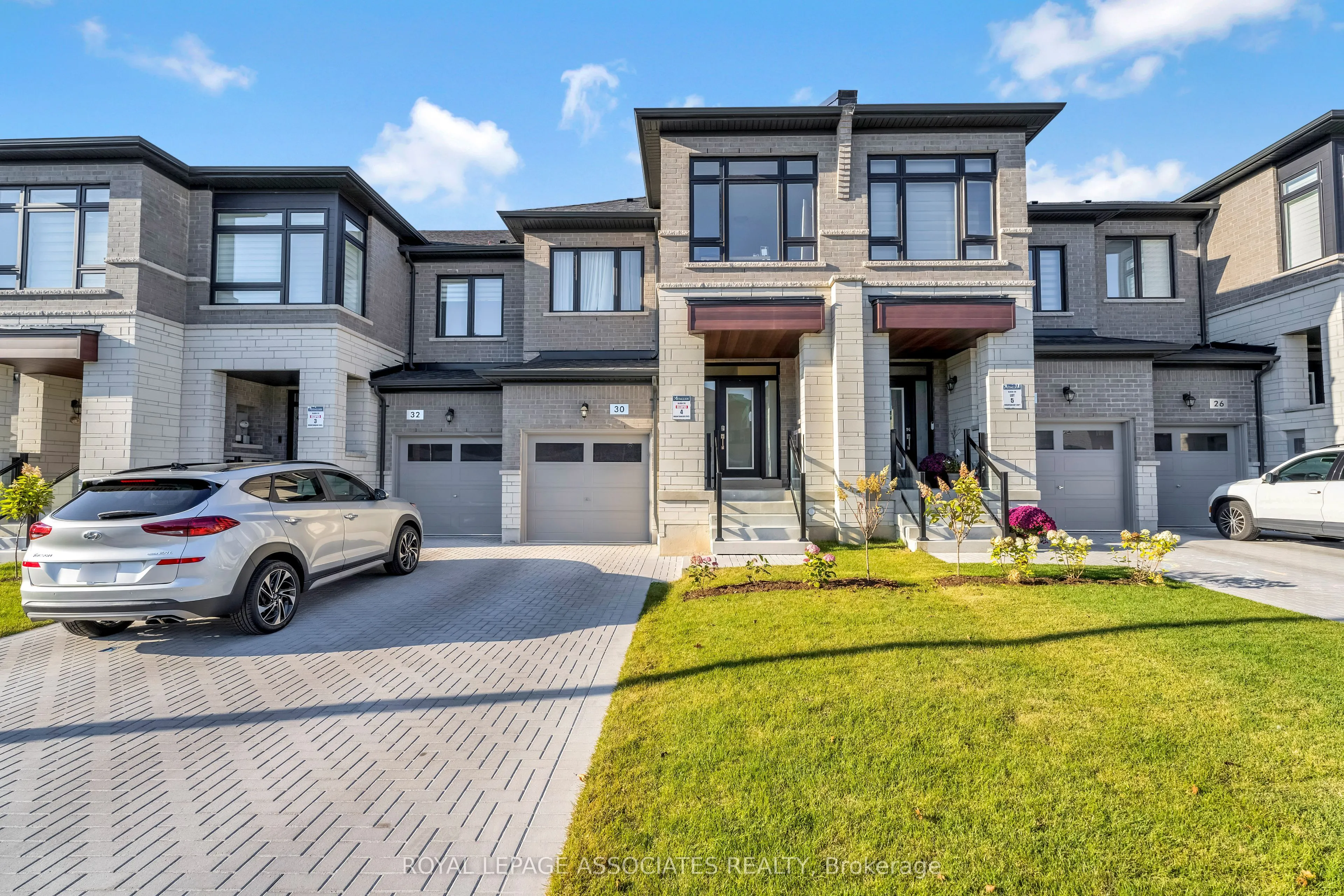 30 Mountainside Crescent