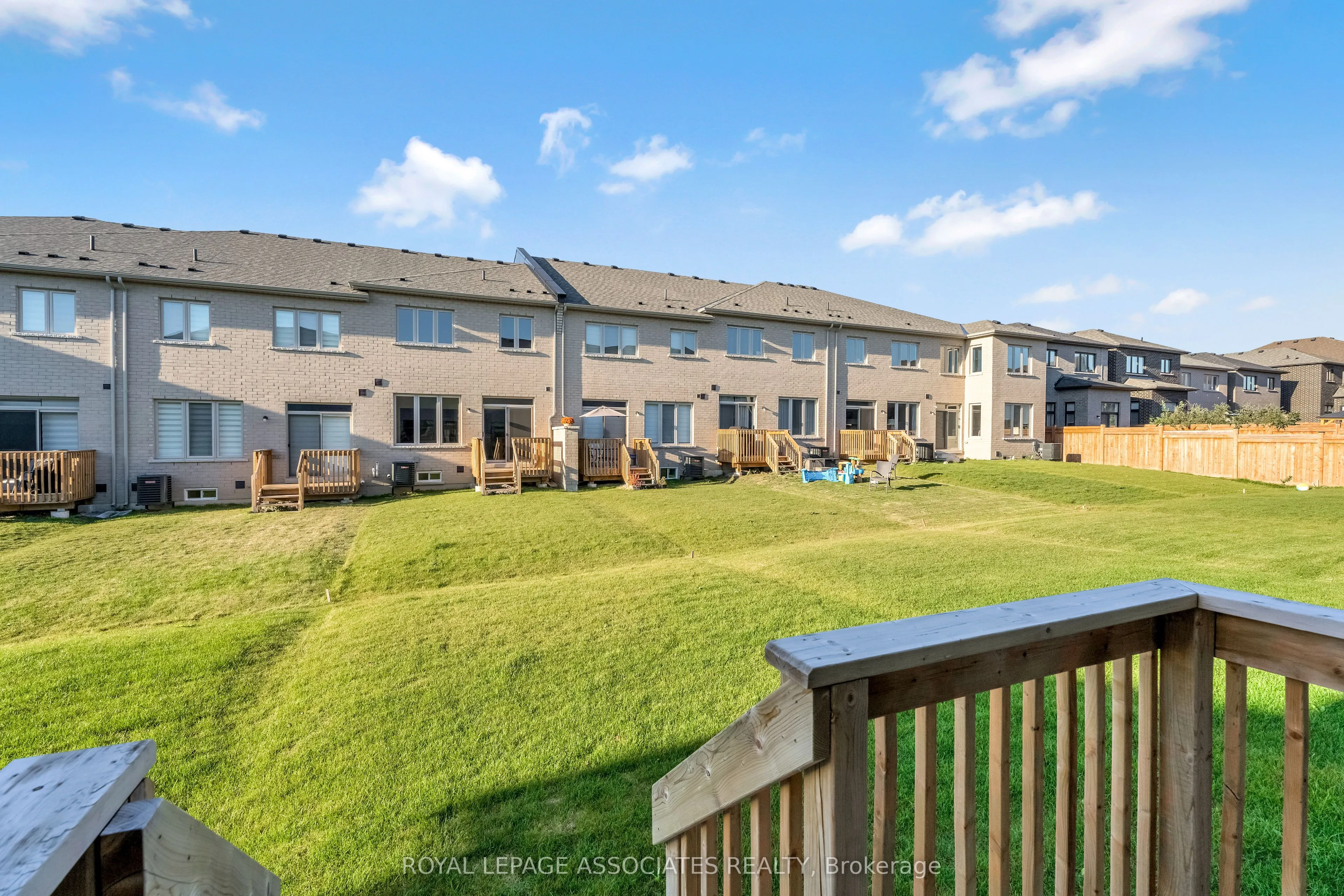 30 Mountainside Crescent