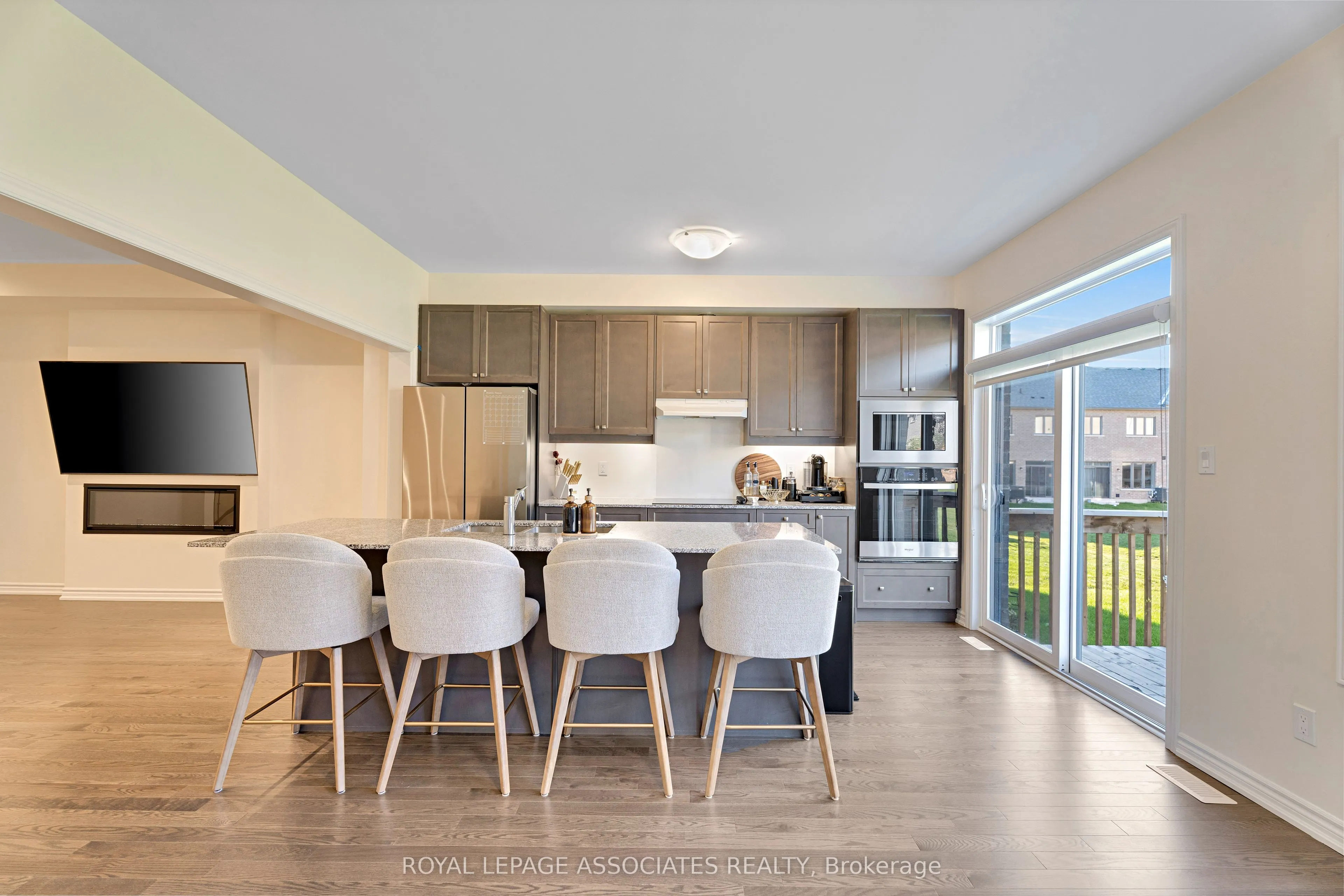 30 Mountainside Crescent