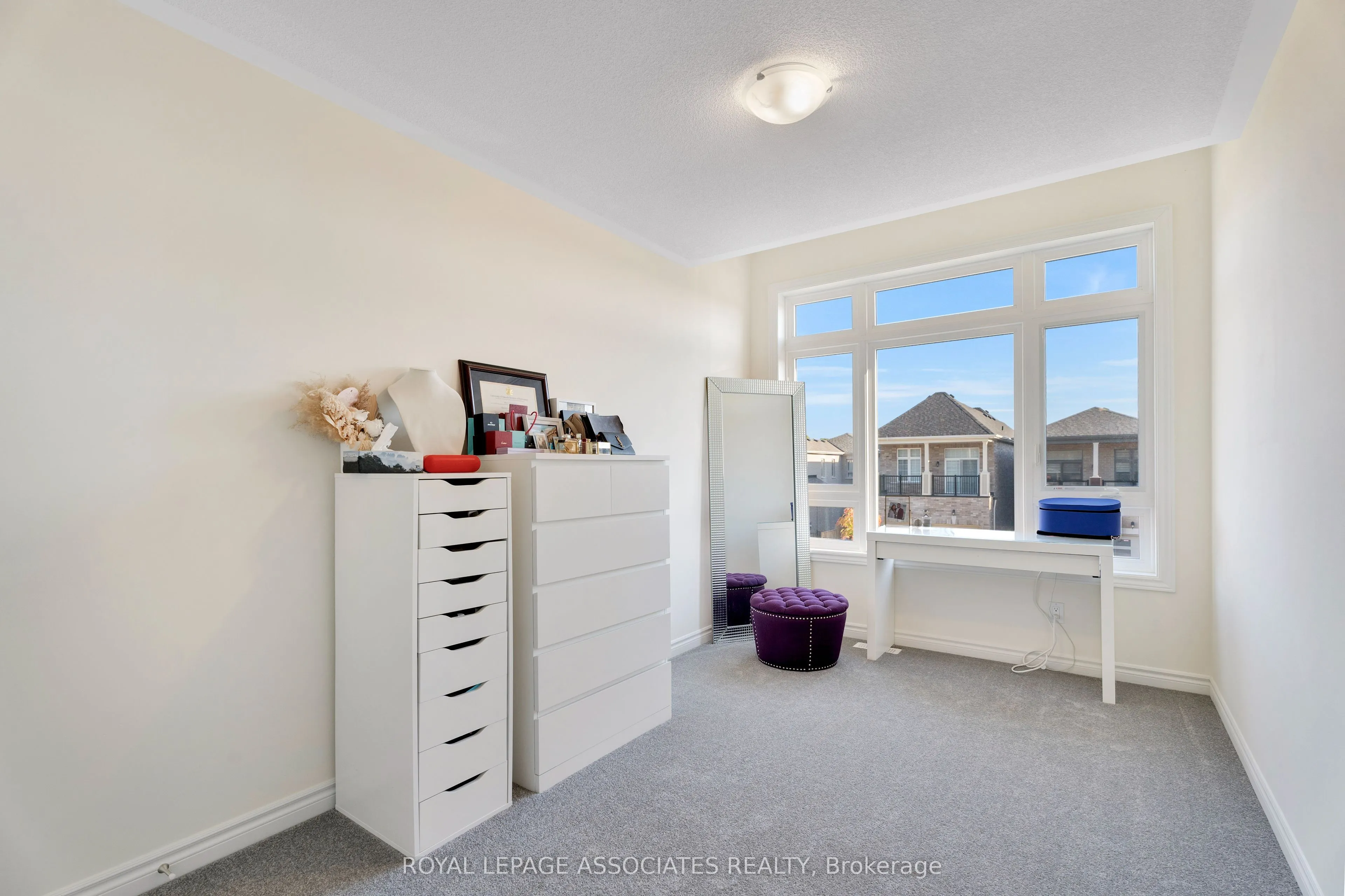 30 Mountainside Crescent