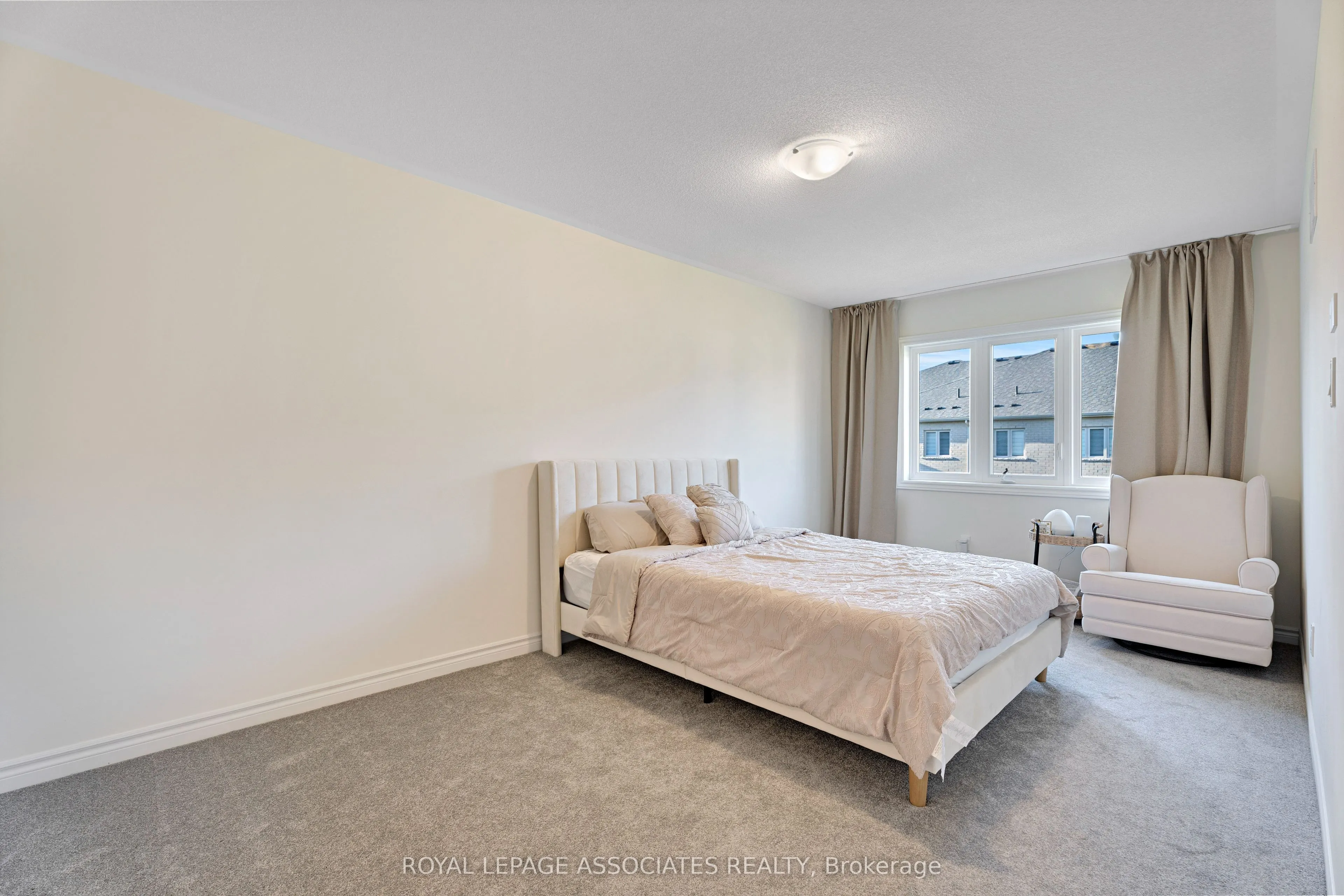 30 Mountainside Crescent