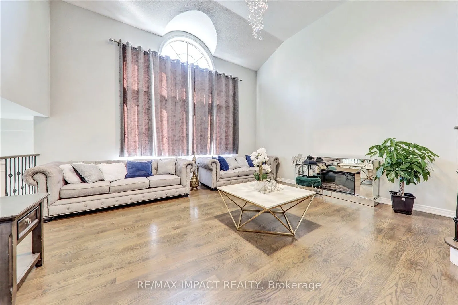 2 Whitbread Crescent