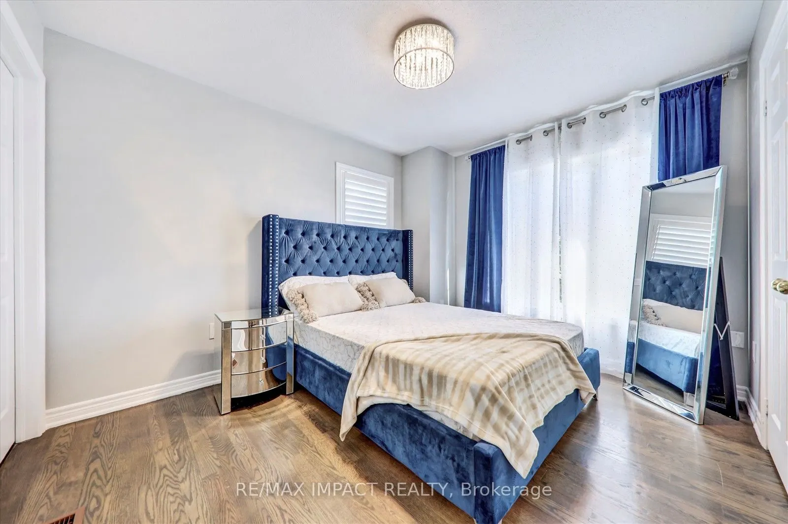 2 Whitbread Crescent