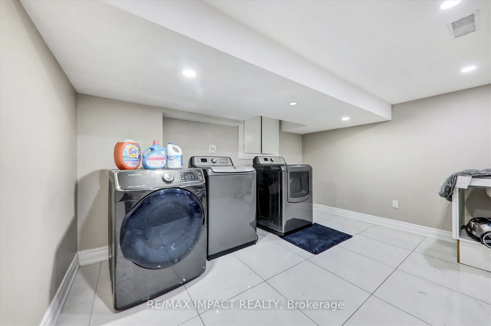 2 Whitbread Crescent