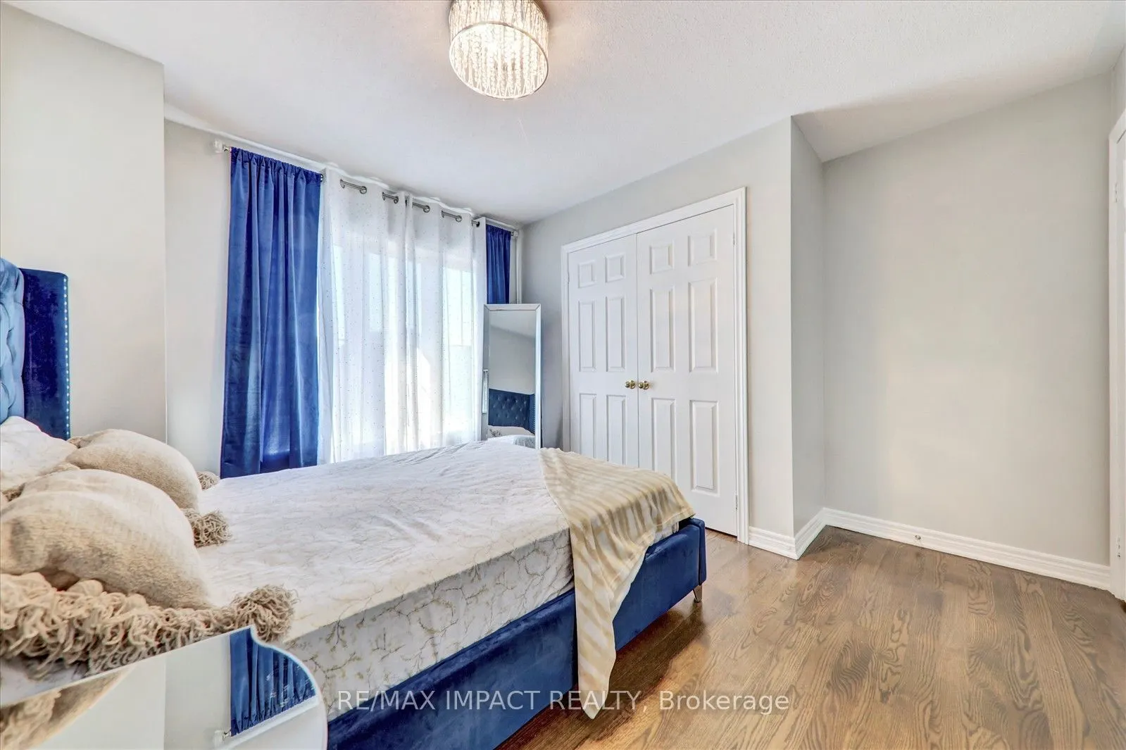 2 Whitbread Crescent
