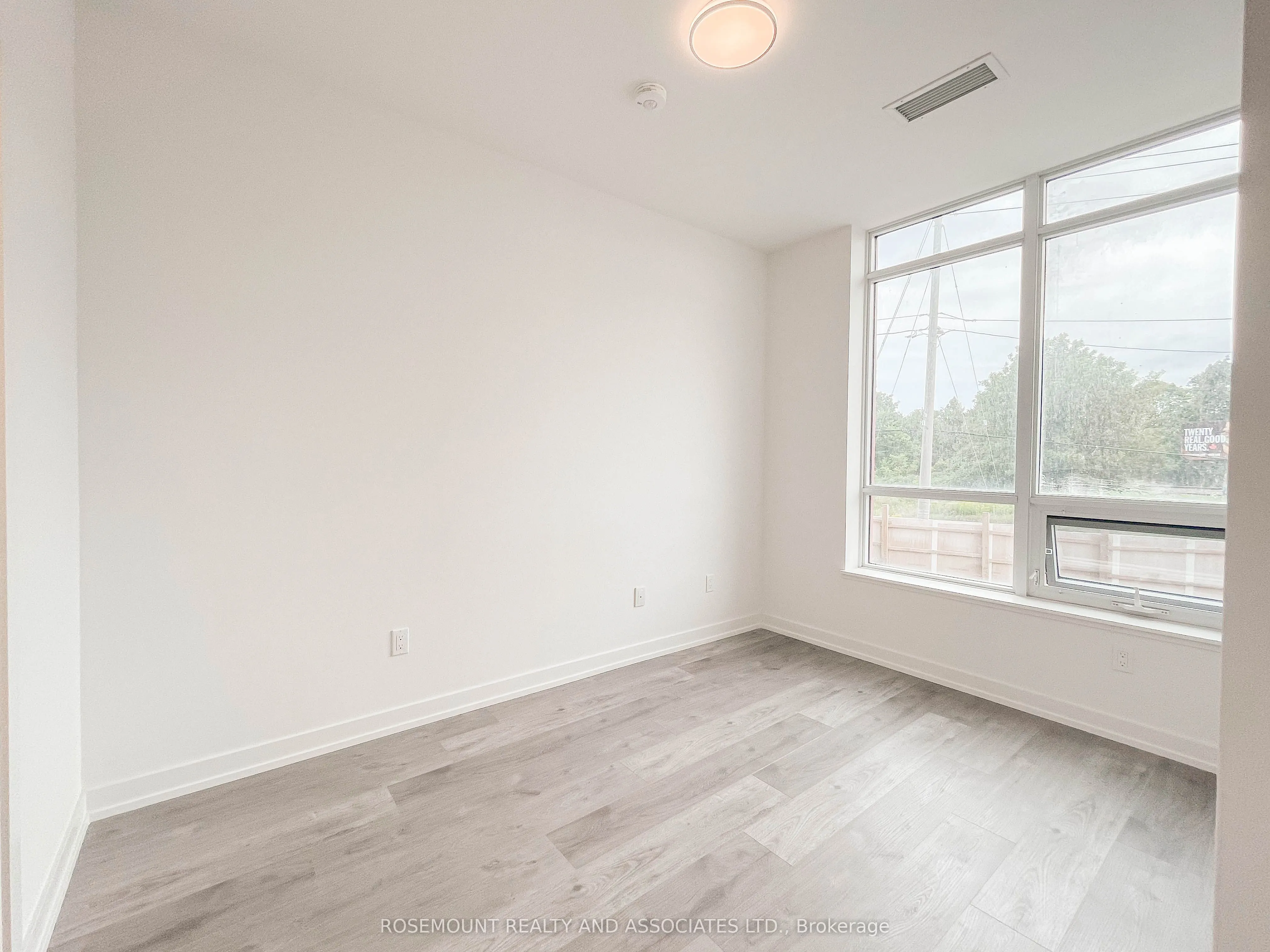 1010 Dundas Street E, #109