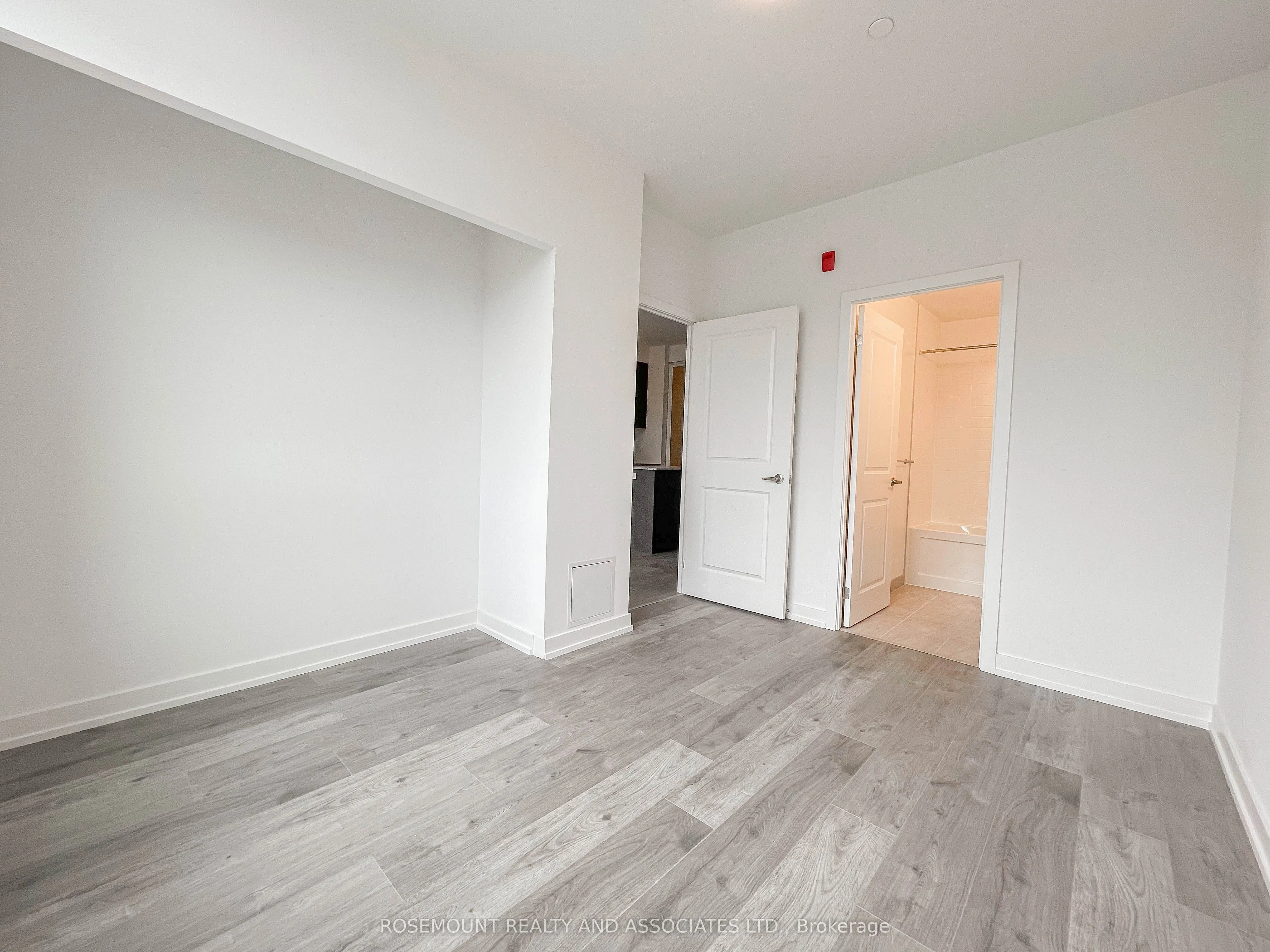 1010 Dundas Street E, #109