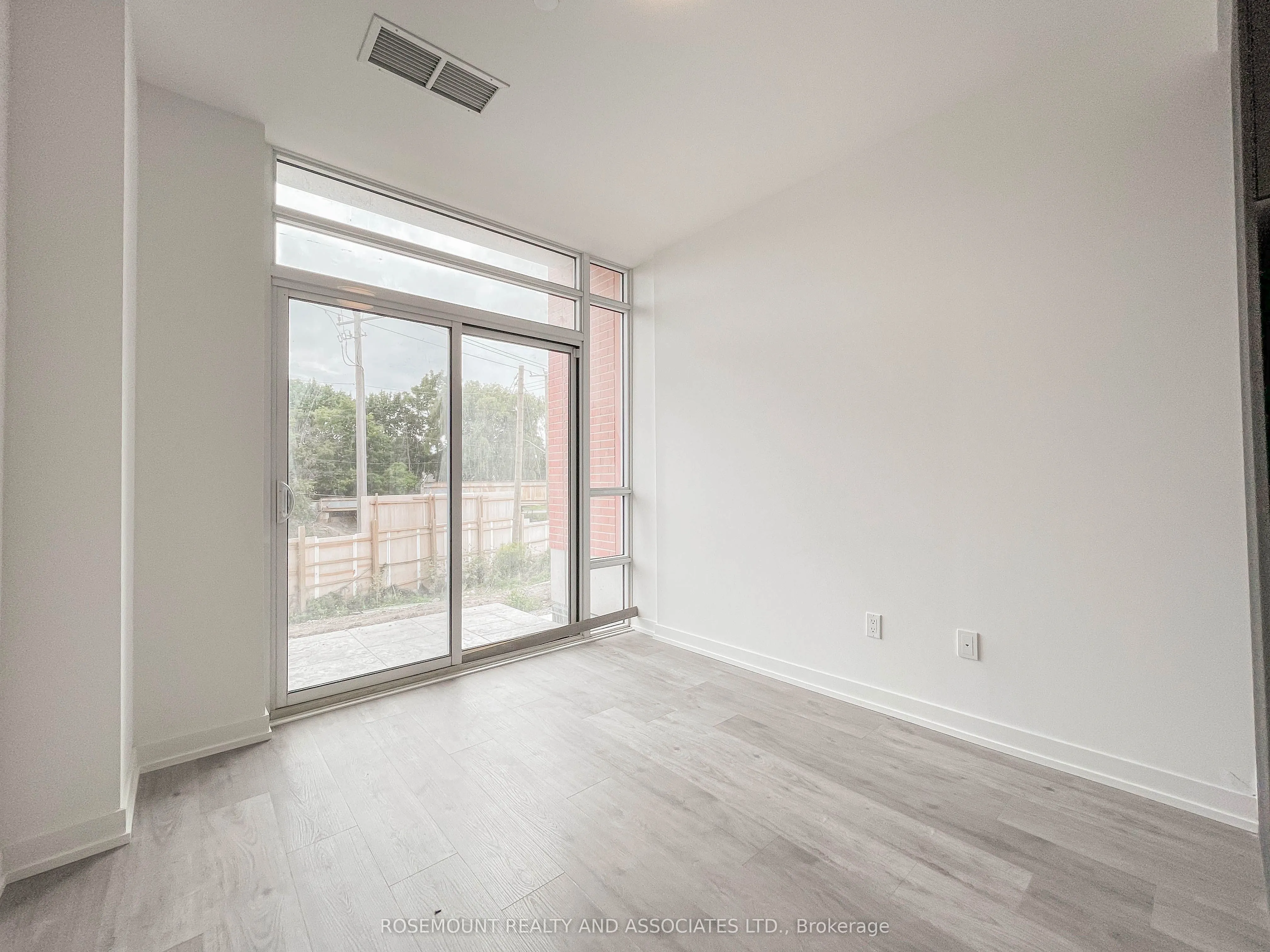 1010 Dundas Street E, #109