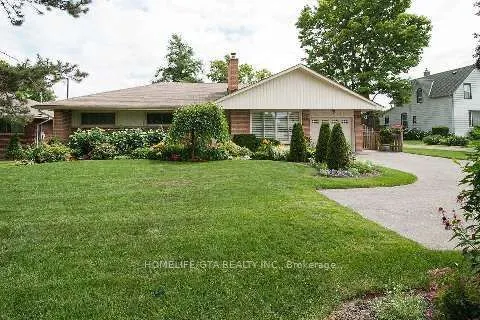 445 Rossland Road W